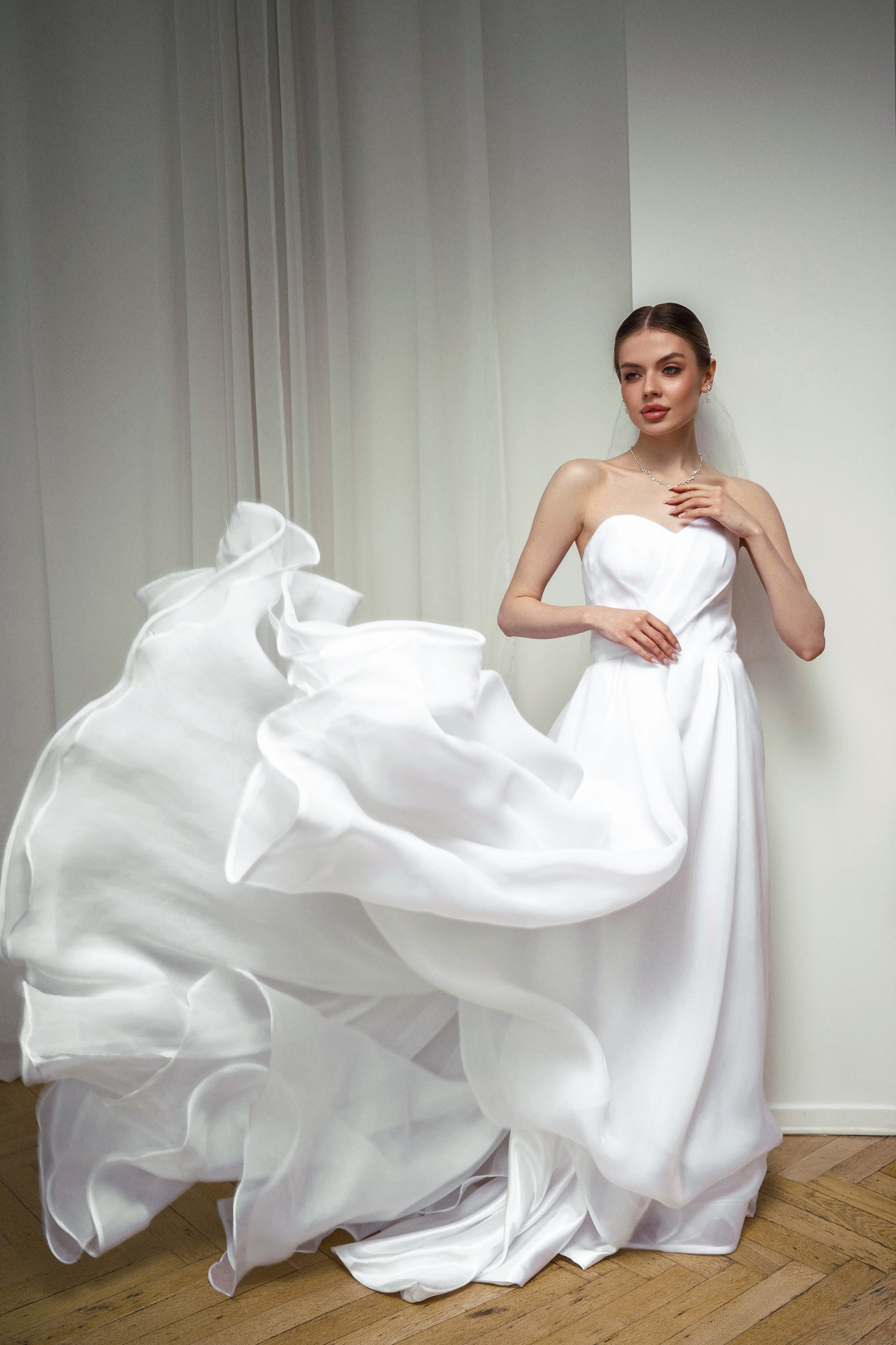 утро невесты москвасвадебный фотограф москвасборы невестыневеста викториянежная свадебная съёмкасвадебный макияжвизажист каримава ксениясвадебный фотограф краснознаменскутро невесты 2026женский портретсвадебная фотосессия москватворческая свадебная съёмкафото невесты домасветлая свадебная 