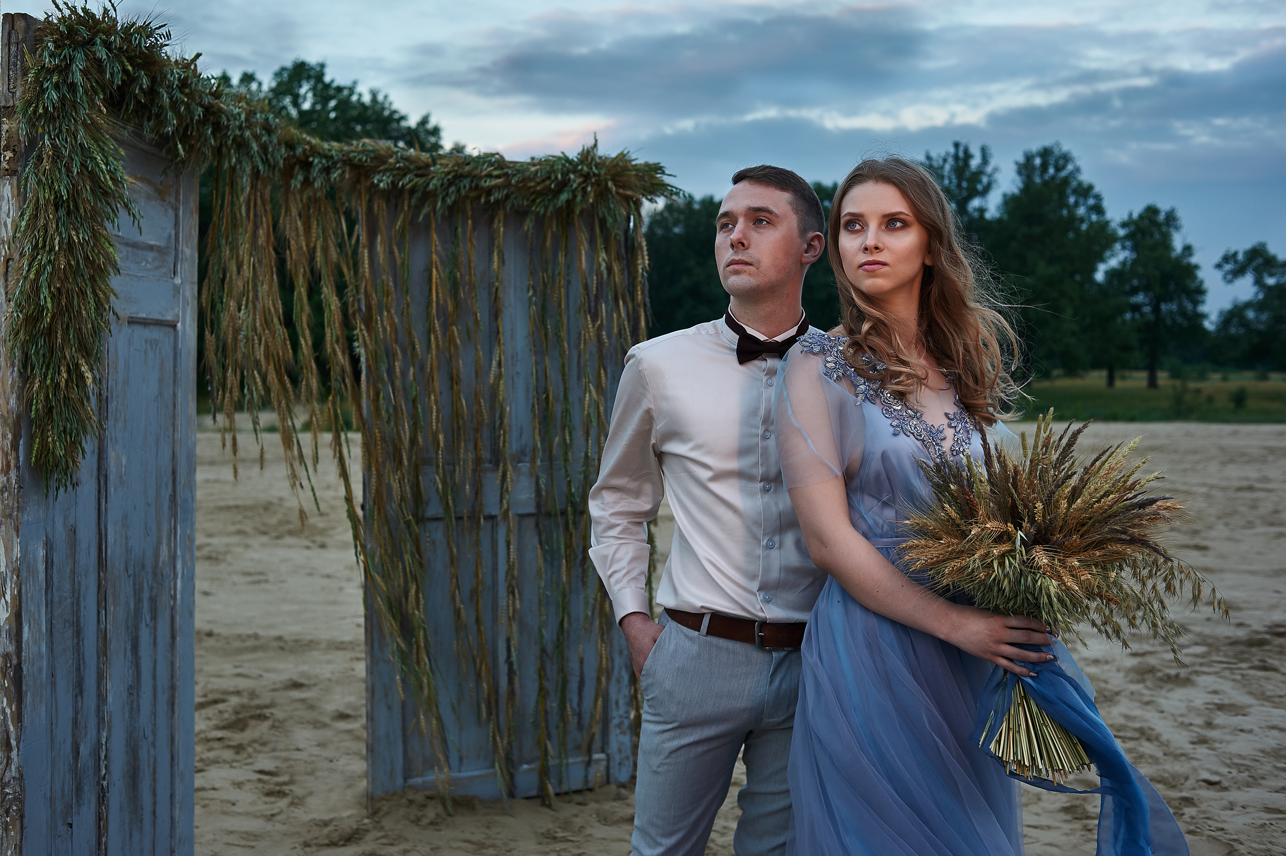 Свадебная фотосессия на рассвете на берегу