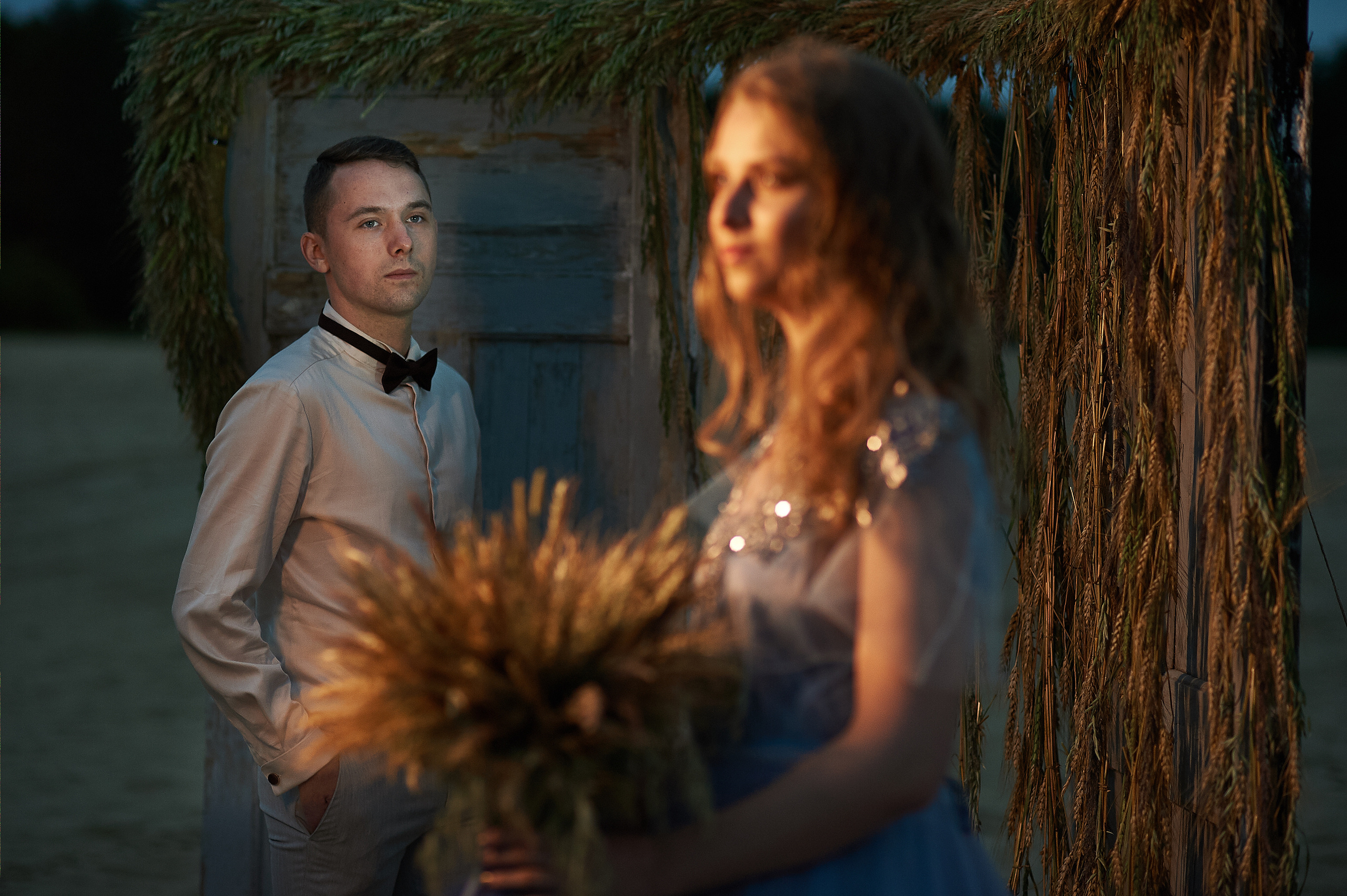 Свадебная фотосессия на рассвете на берегу