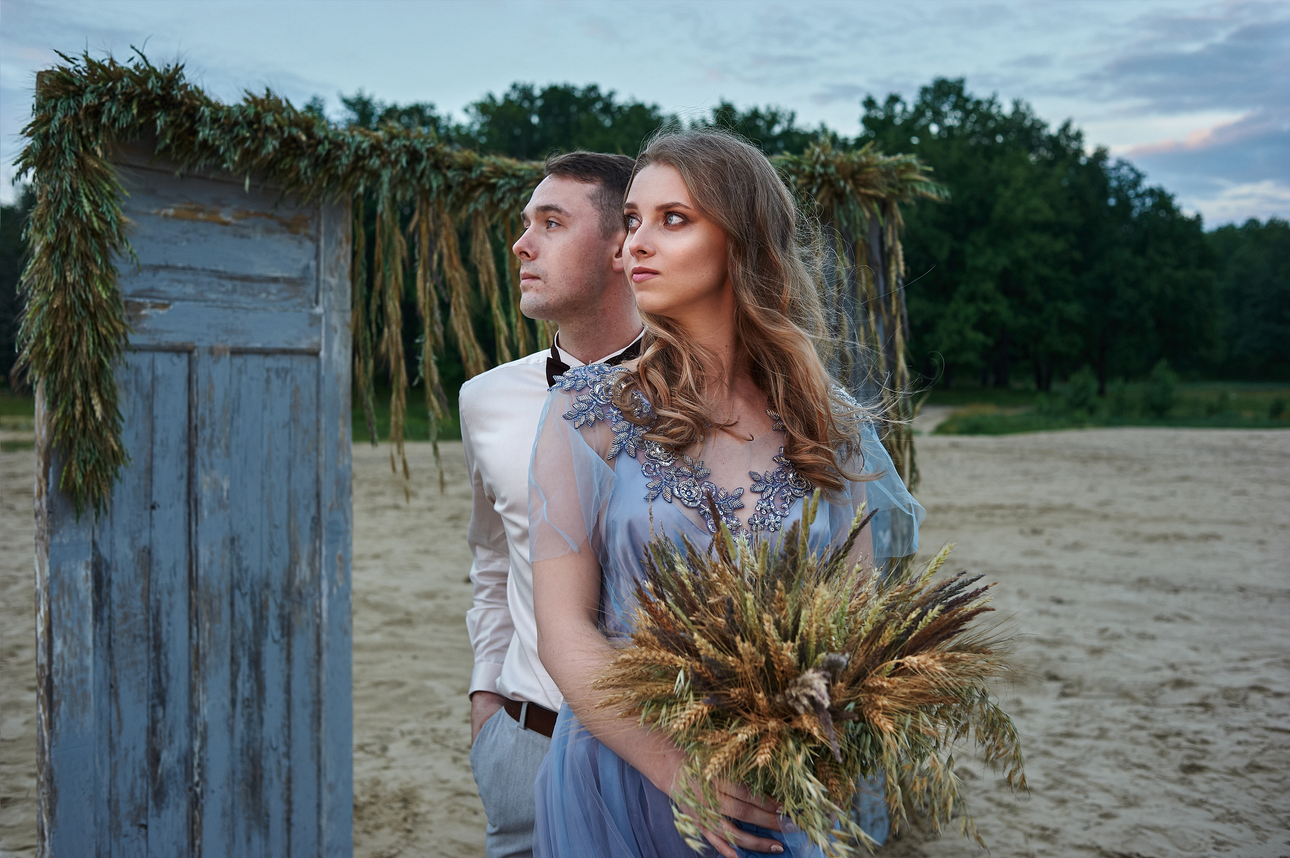 Свадебная фотосессия на рассвете на берегу