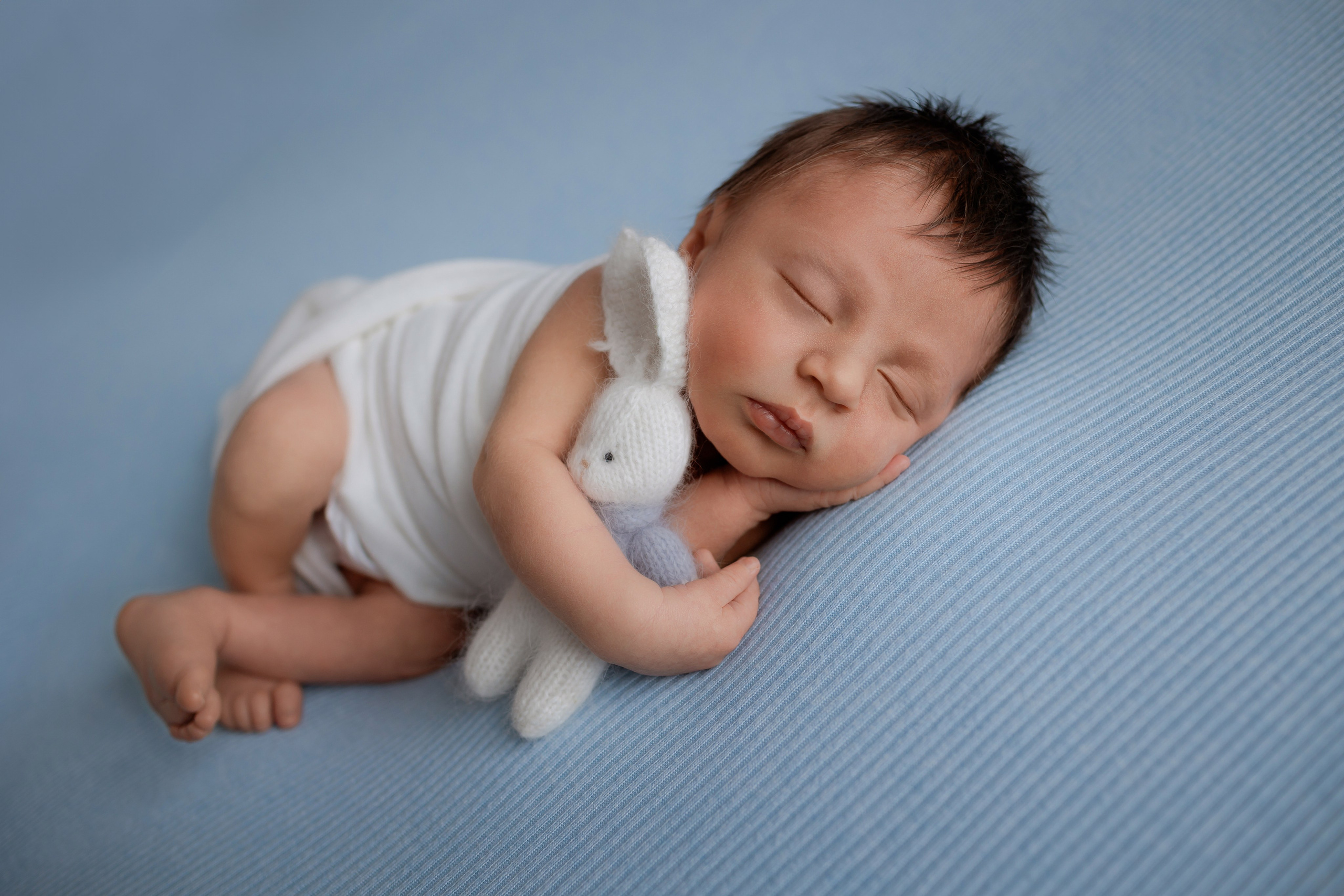 Newborn (фотосессия новорожденных). Фотостудия для новорожденных и малышей в Твери — На ручки