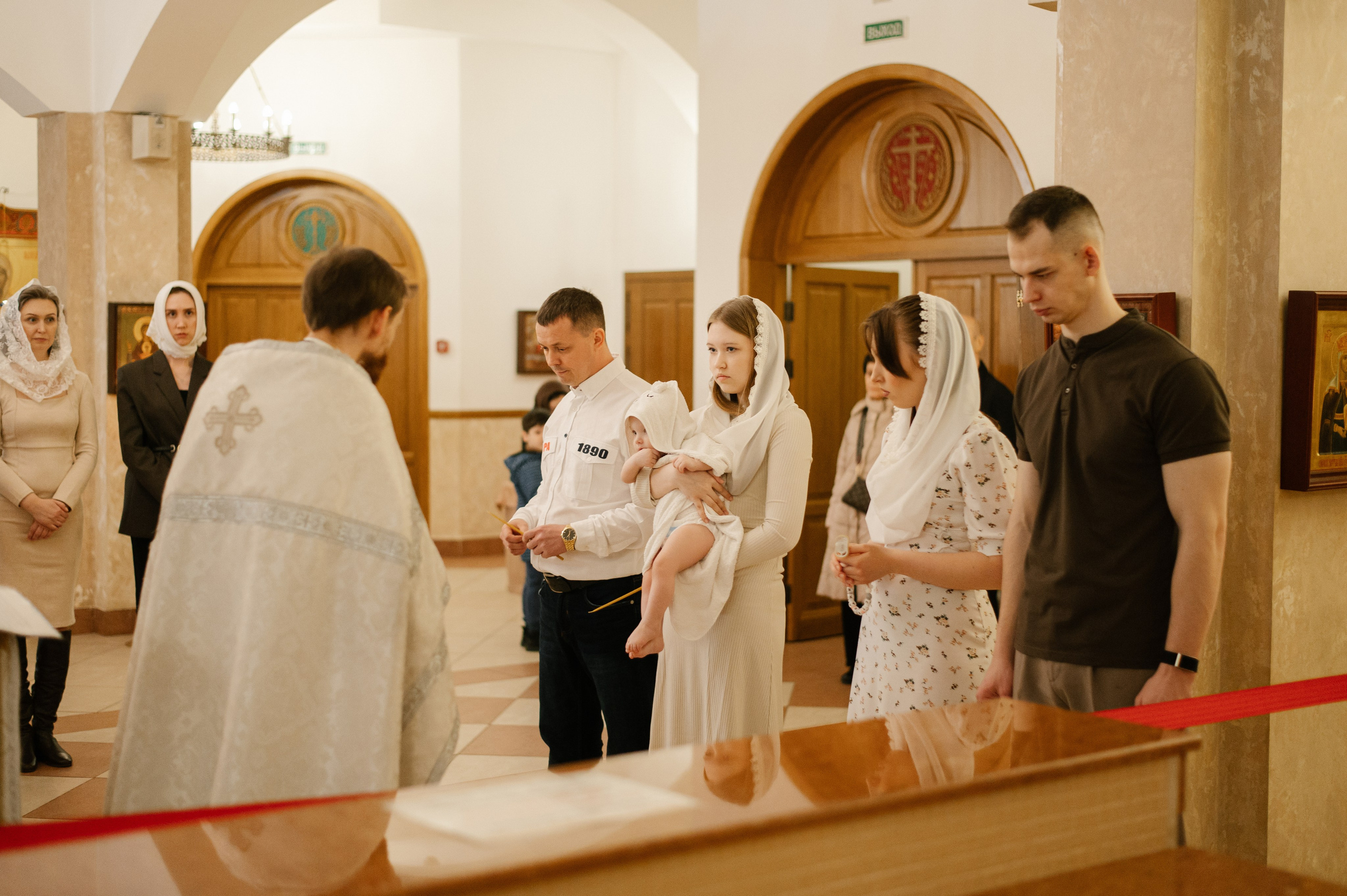 Фотограф на крещение. Фотосессия таинства крещения. Храм блаженной Матроны Московской в Дмитровском. Семейный и свадебный фотограф в Москве Татьяна Николаева