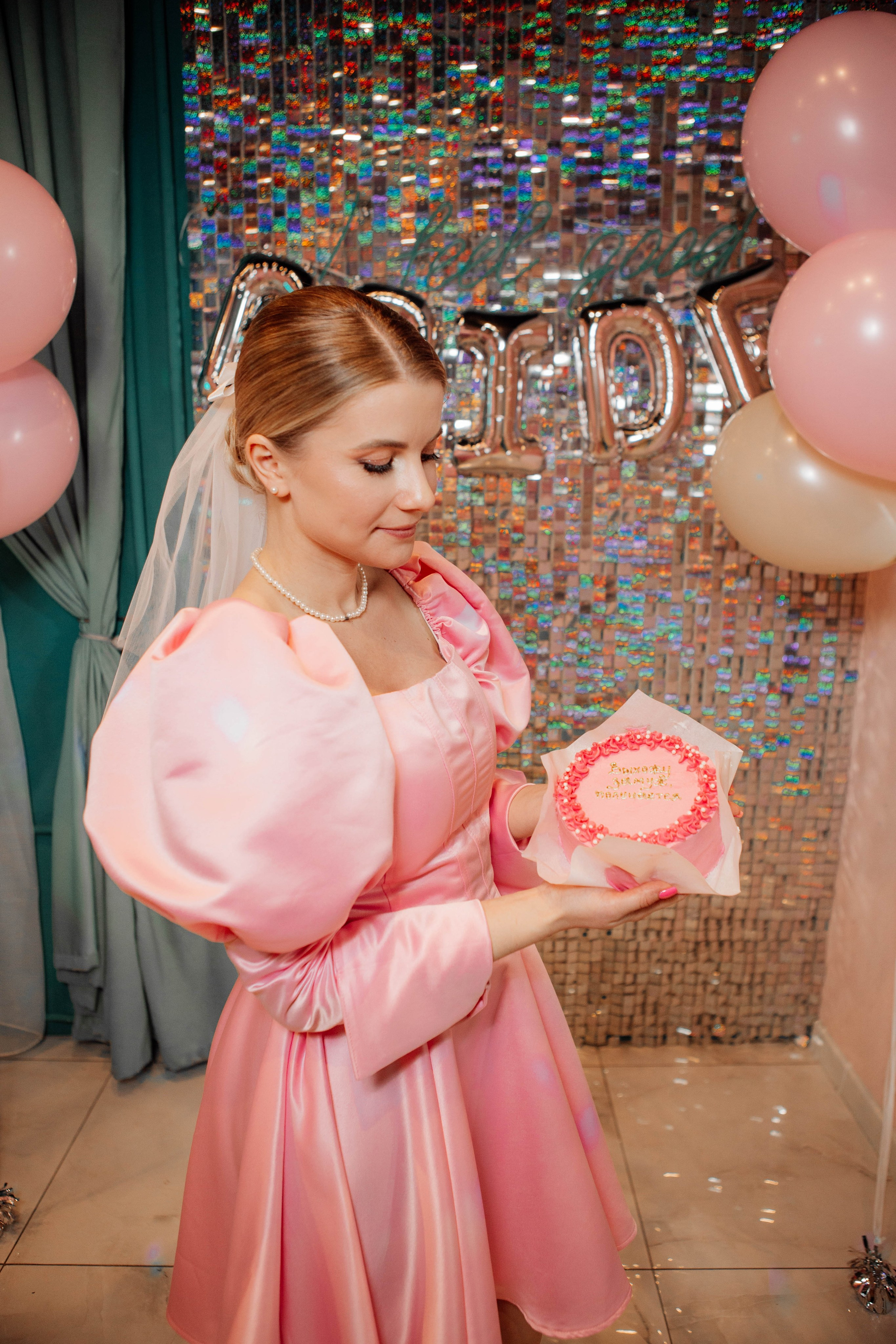 ДЕВИЧНИКИ. Репортажный фотограф Москва (детские праздники, квизы, концерты, дни рождения, свадьбы)