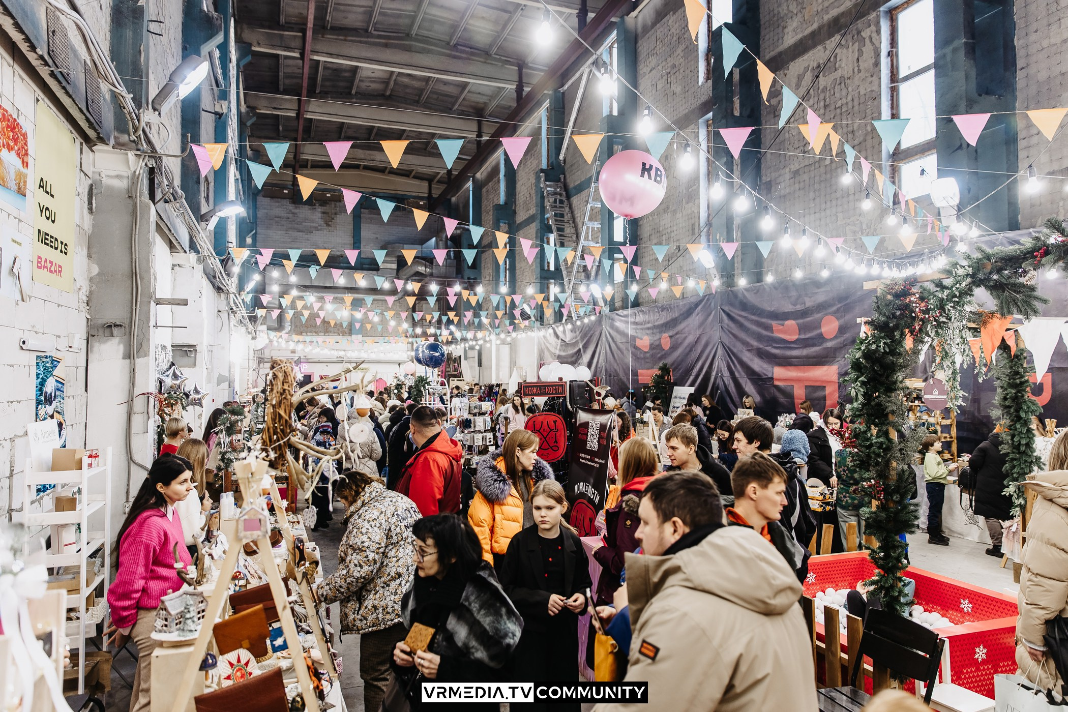 Традиционный рождественский базар и Garage Sale