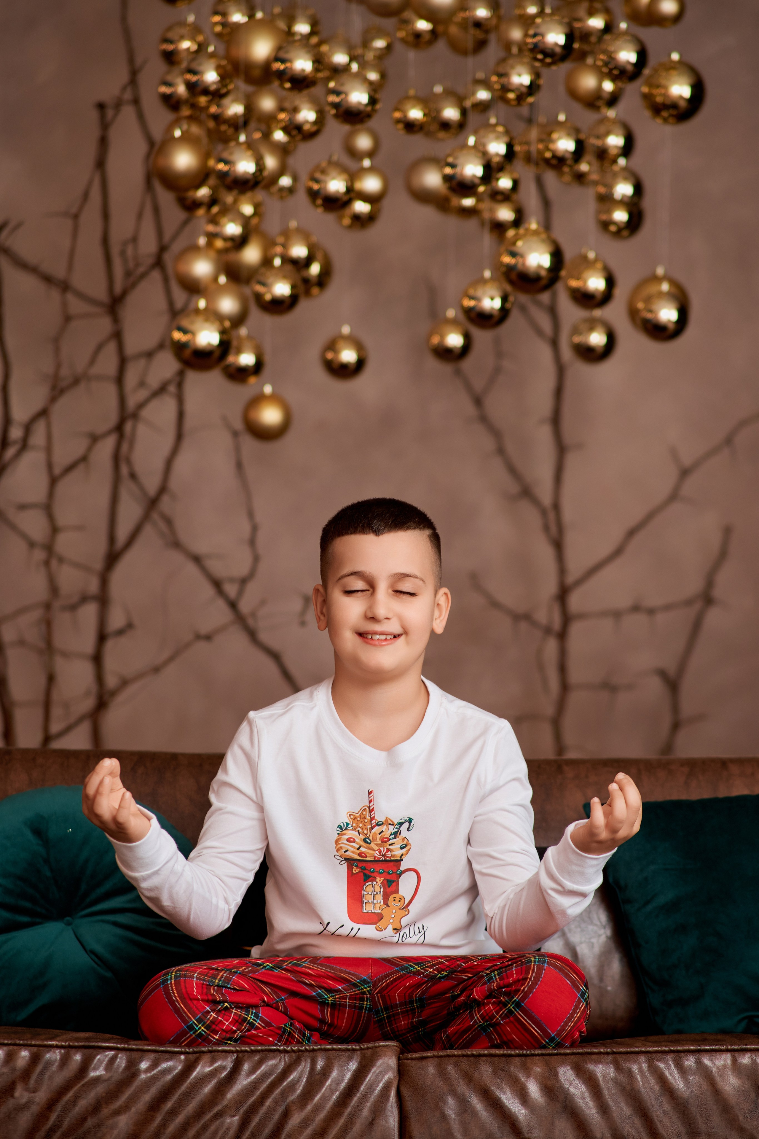 Новогодняя семейная фотосессия в студии Сова. Фотограф Таганрог Анна Трайжон