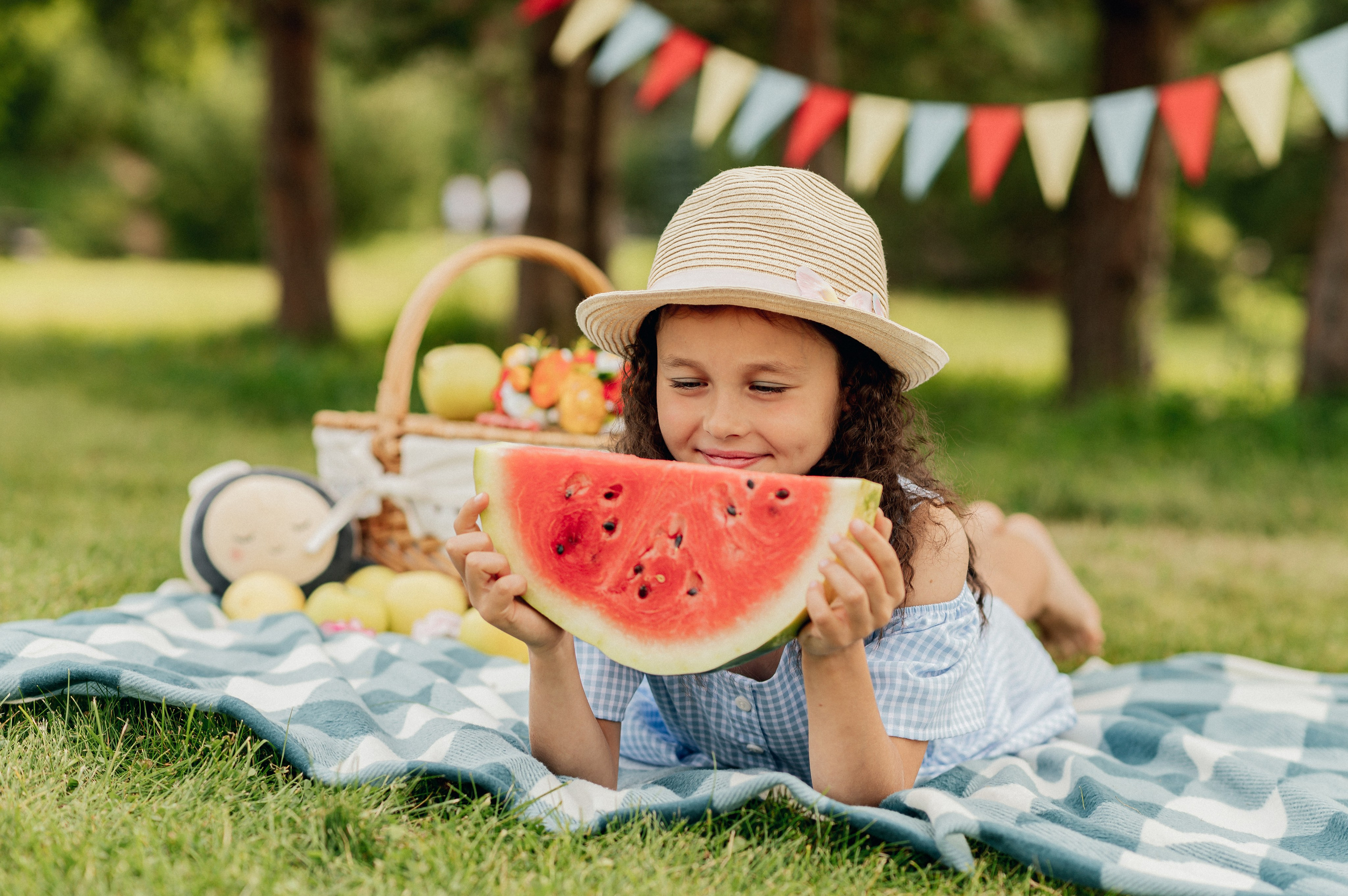 ЛЕТО. ПАРК. АРБУЗ. Профессиональный репортажный, коммерческий фотограф в Санкт-Петербурге