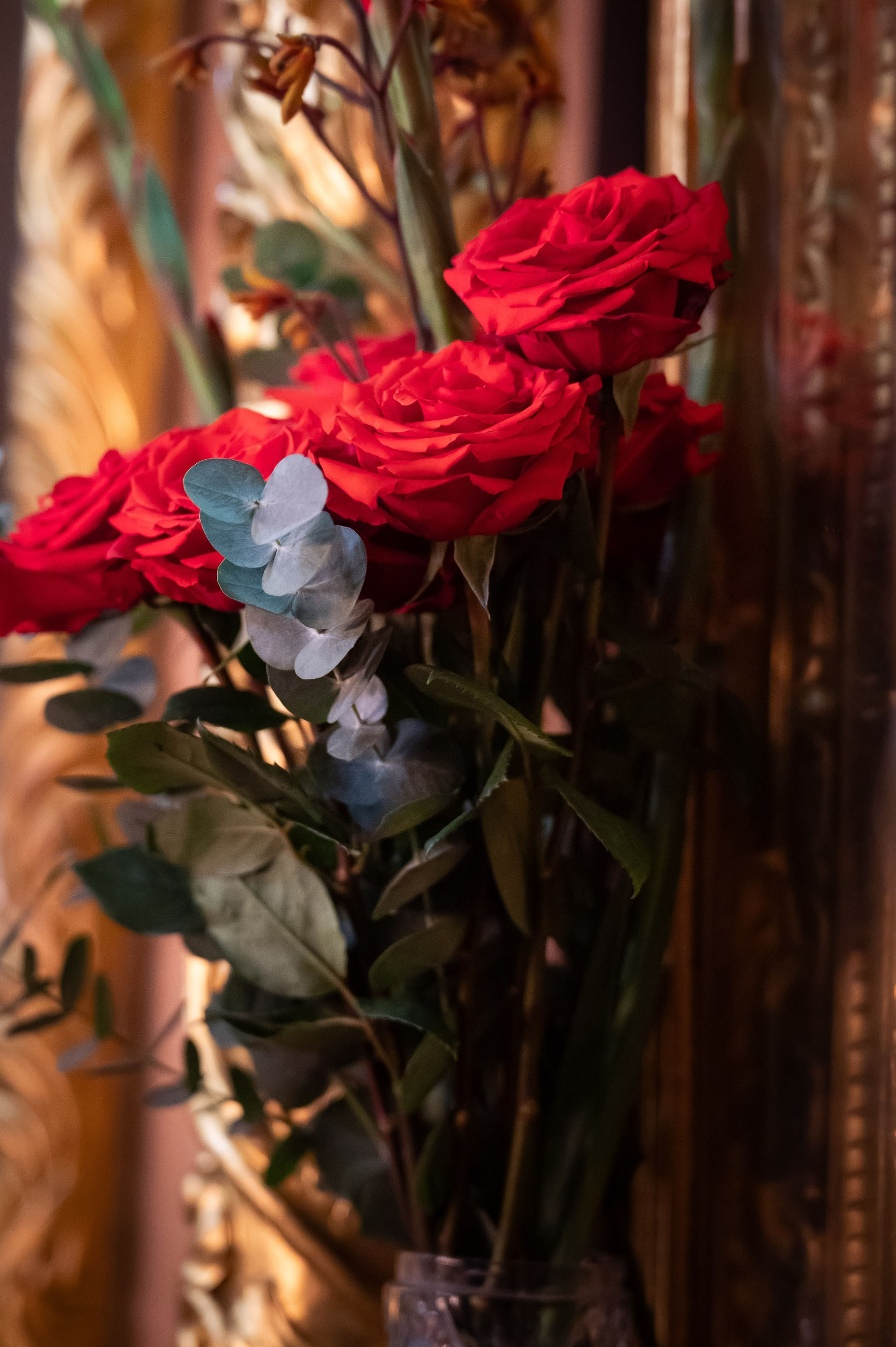 Храм Преображения Господня в Богородском. Цветы на Пасху. Антон и Татьяна Денисенко — В храме