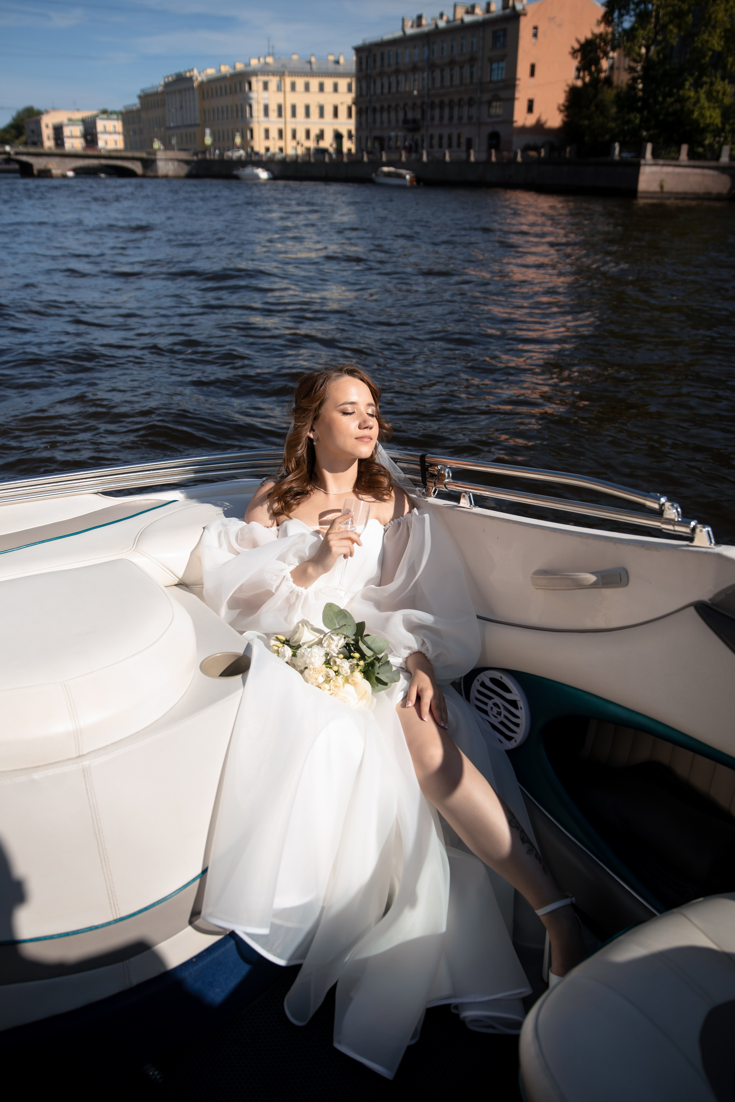 Валерия и Илья / Прогулка на катере. Свадебный и семейный фотограф в Москве Диана Левченко