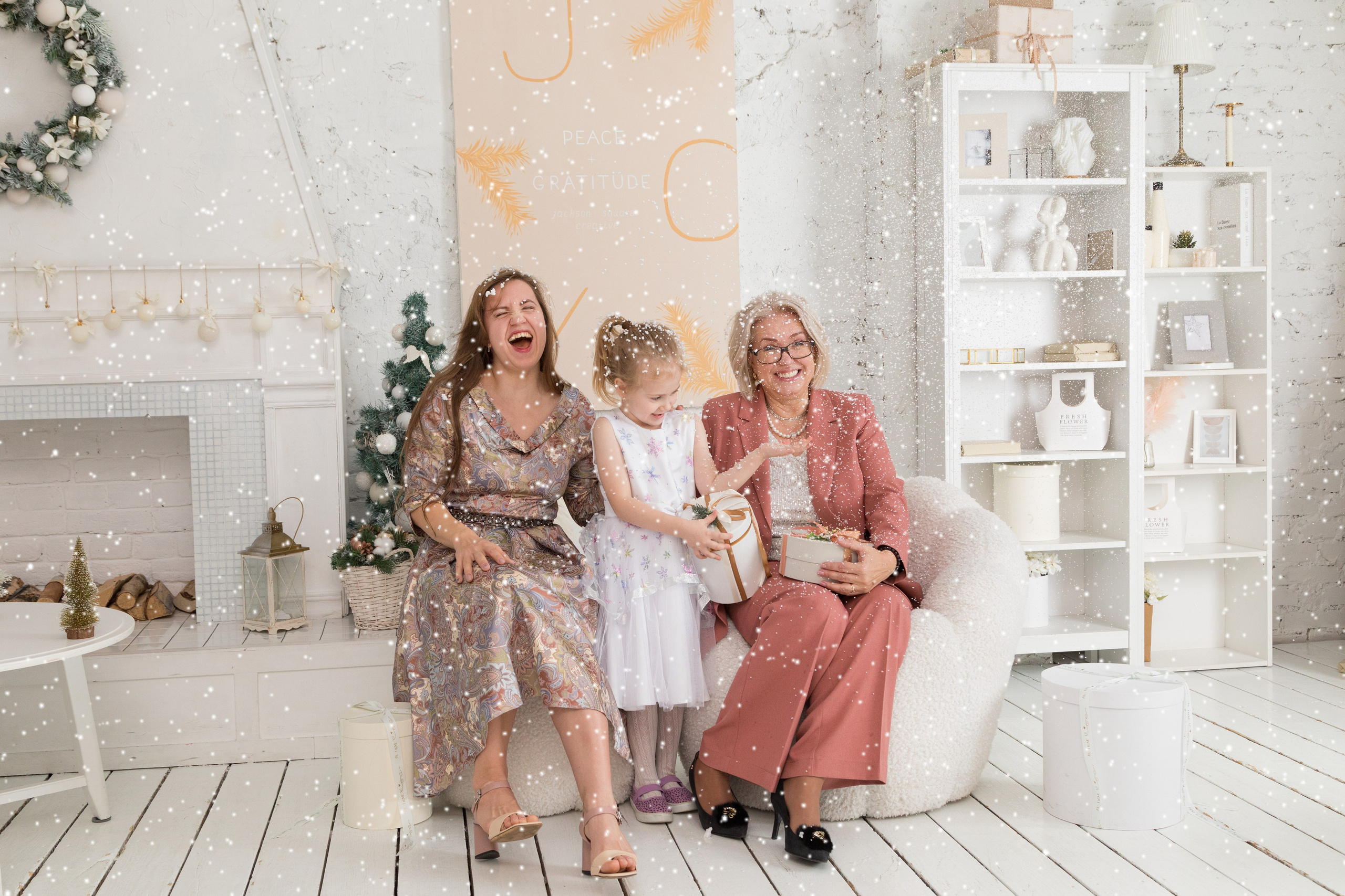 Семейная новогодняя съёмка в фотостудии Daily. Детский и контент фотограф Надя Волкова Санкт-Петербург