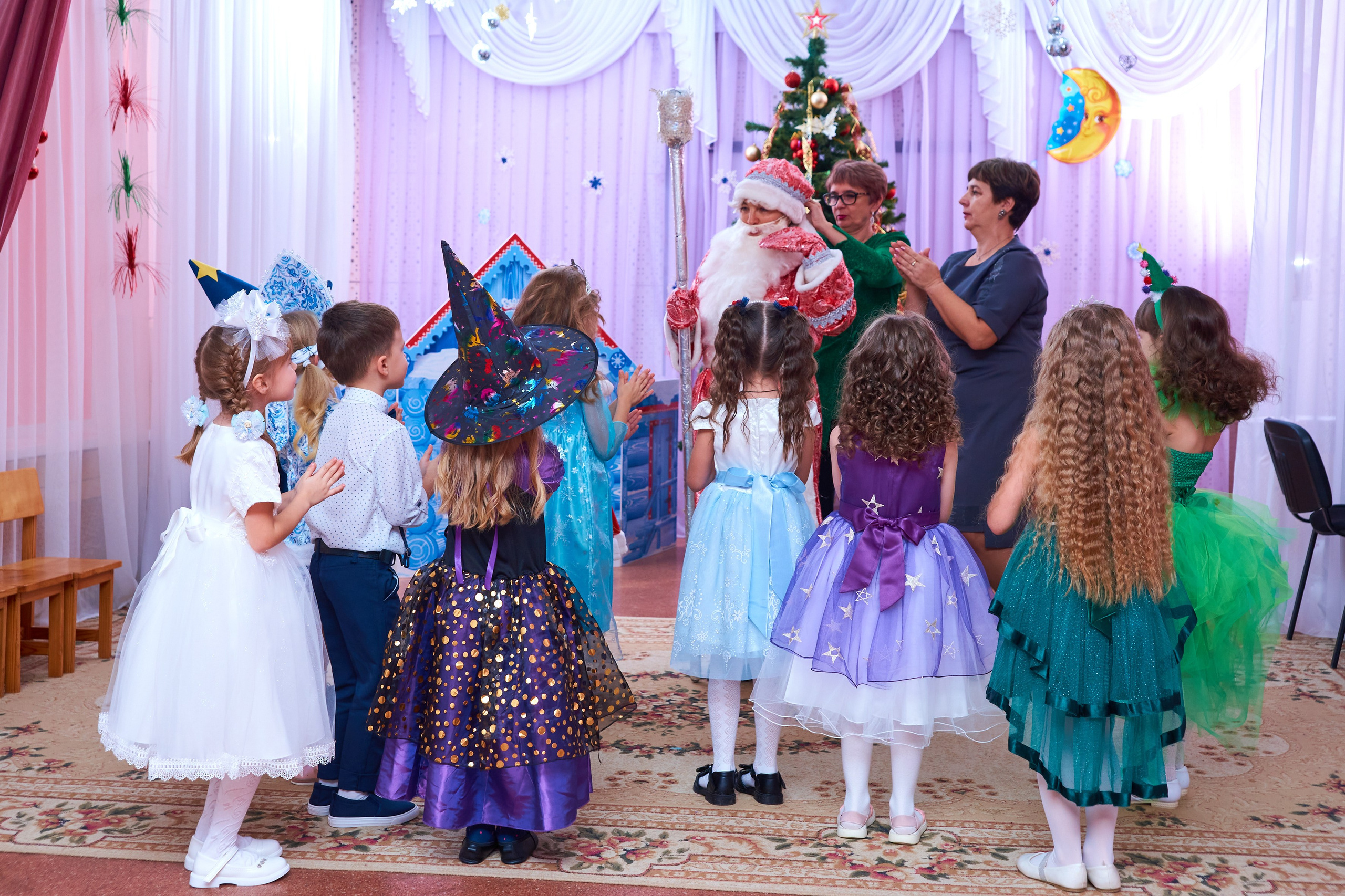 Новогодние утренники. Childrenfoto.ru