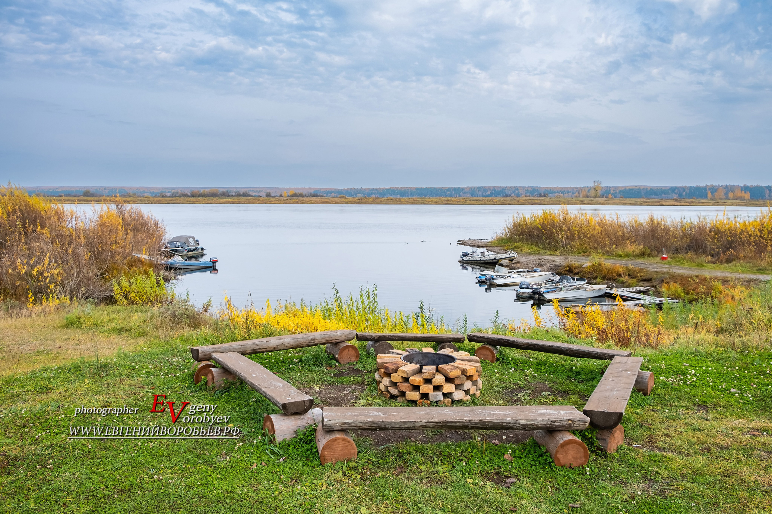 Енисей рыбная заимка рыбалка экскурсии Енисейск Красноярск аренда микроавтобуса трансфер индивидуальный тур фото дегустация рыбных блюд интересные места что посмотреть куда сходить что посетить достопримечательности в Енисейске фототур  цена заказать экскурсию программа маршрут смотровые площадки видовые красивые места путешествие туристический маршрут 