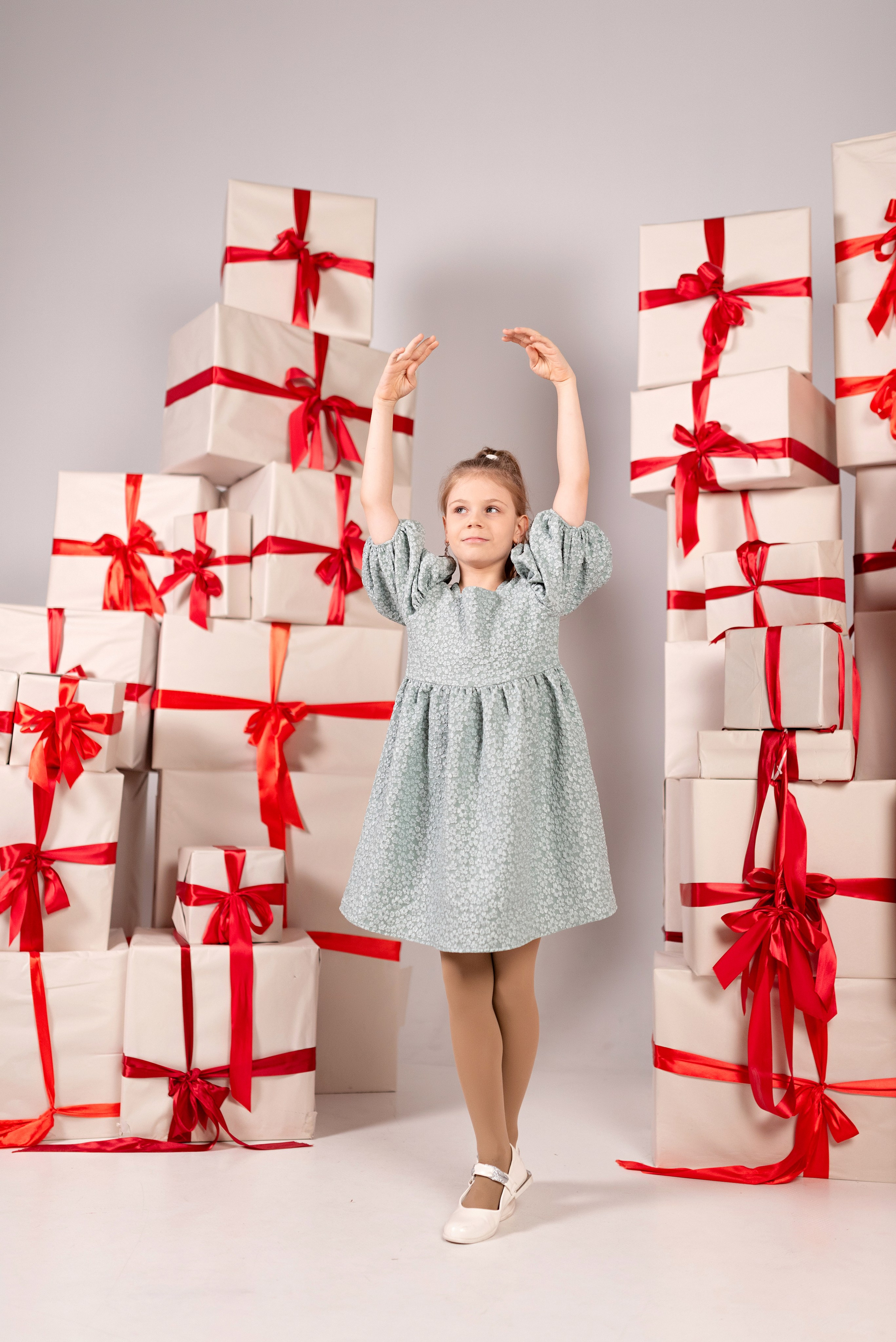 Семейная фотосессия в зале Невский фотостудии Питер. Детский и семейный фотограф в Сургуте и Нефтеюганске Анна Старцева