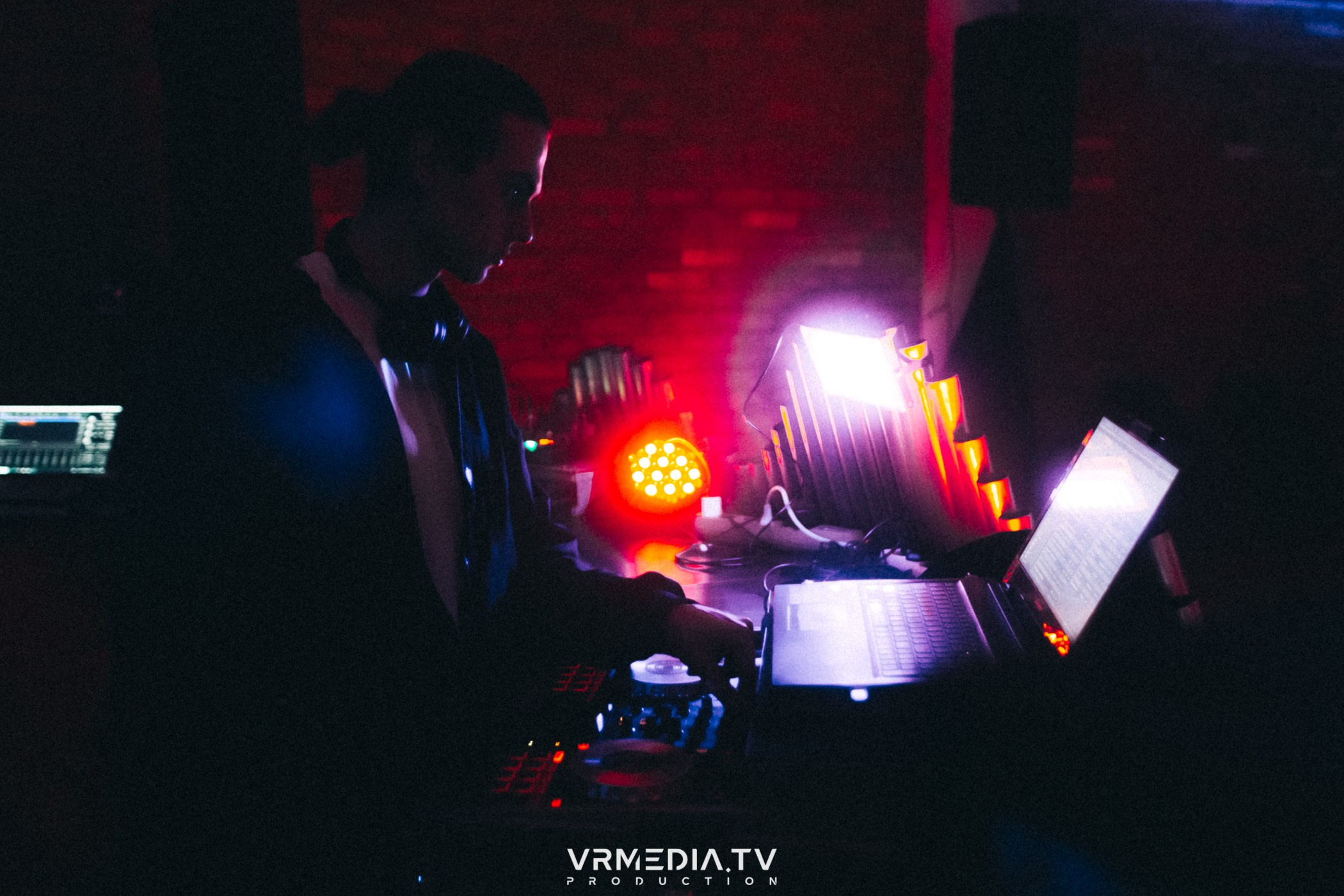 WEEKEND HALL в культурном пространстве «Редакция»