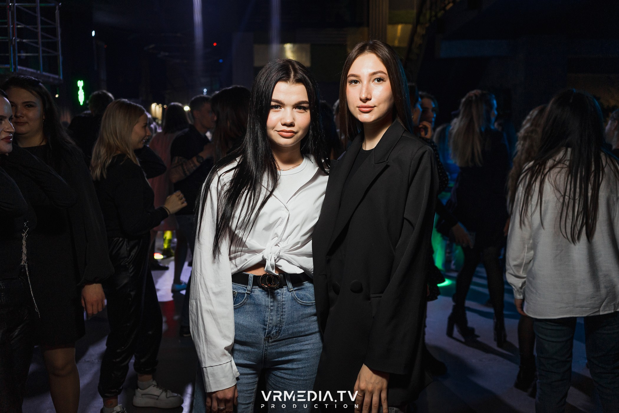 Бумажный дом в баре «Друзья»