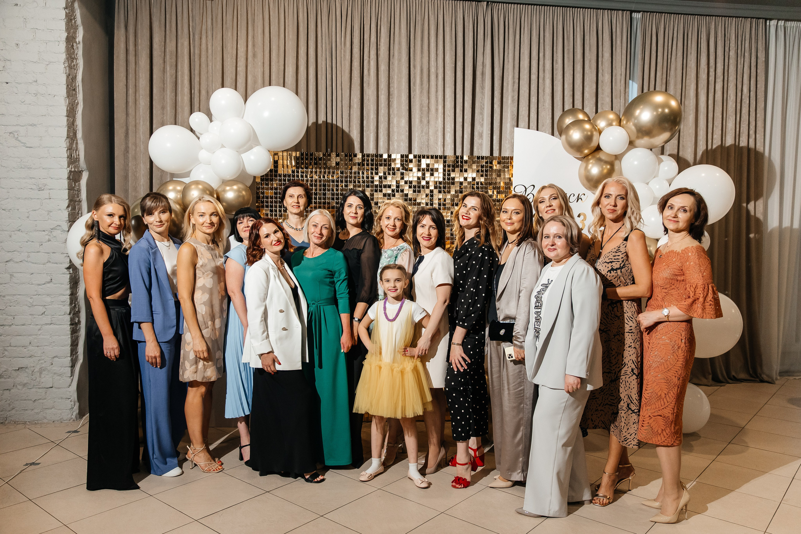 2023-06-23 Выпускной МБОУ СОШ № 10. Фотограф в Красноярске