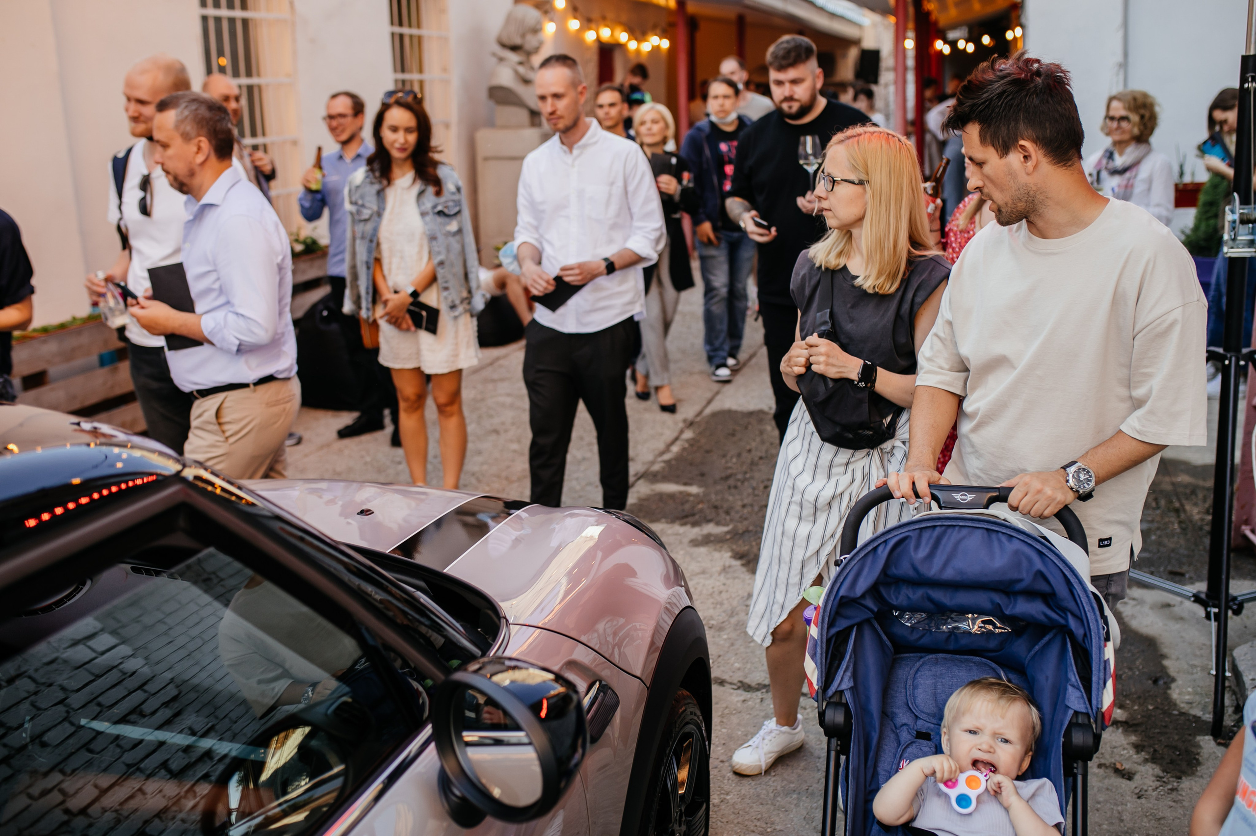 New MINI Cooper в Гоголь Центре. Репортажный, event, концертный и backstage фотограф из Москвы Виталий Кривцов