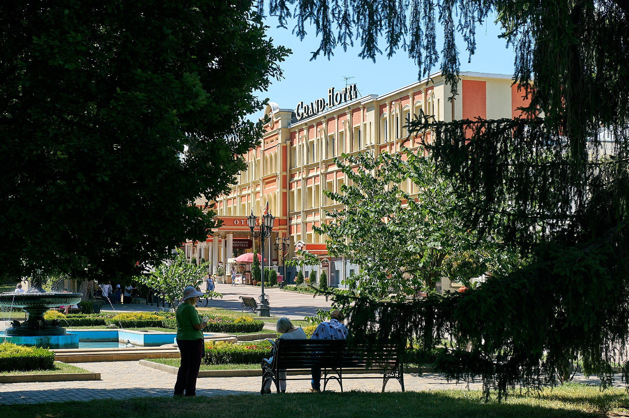 Кисловодск, Россия. Август 2024. Фотографии отовсюду и обо всем