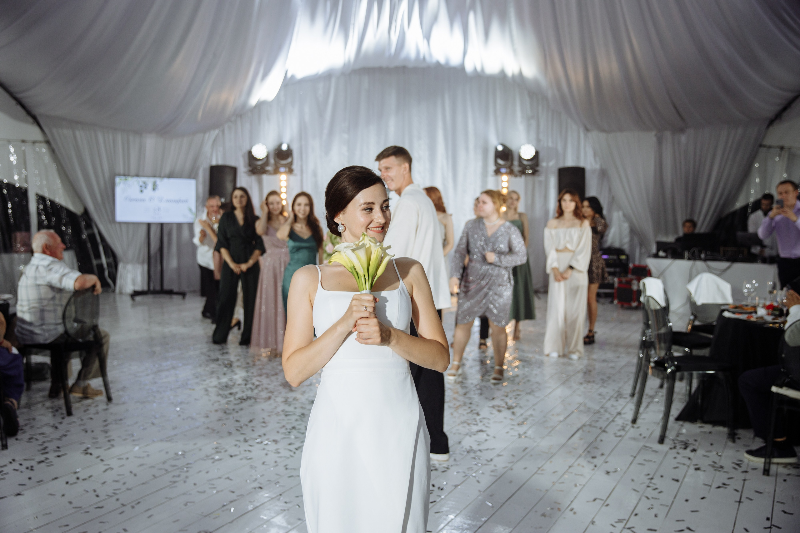 Банкет в шатре Кадницы. Свет на свадьбу Нижний Новгород Friends Rent
