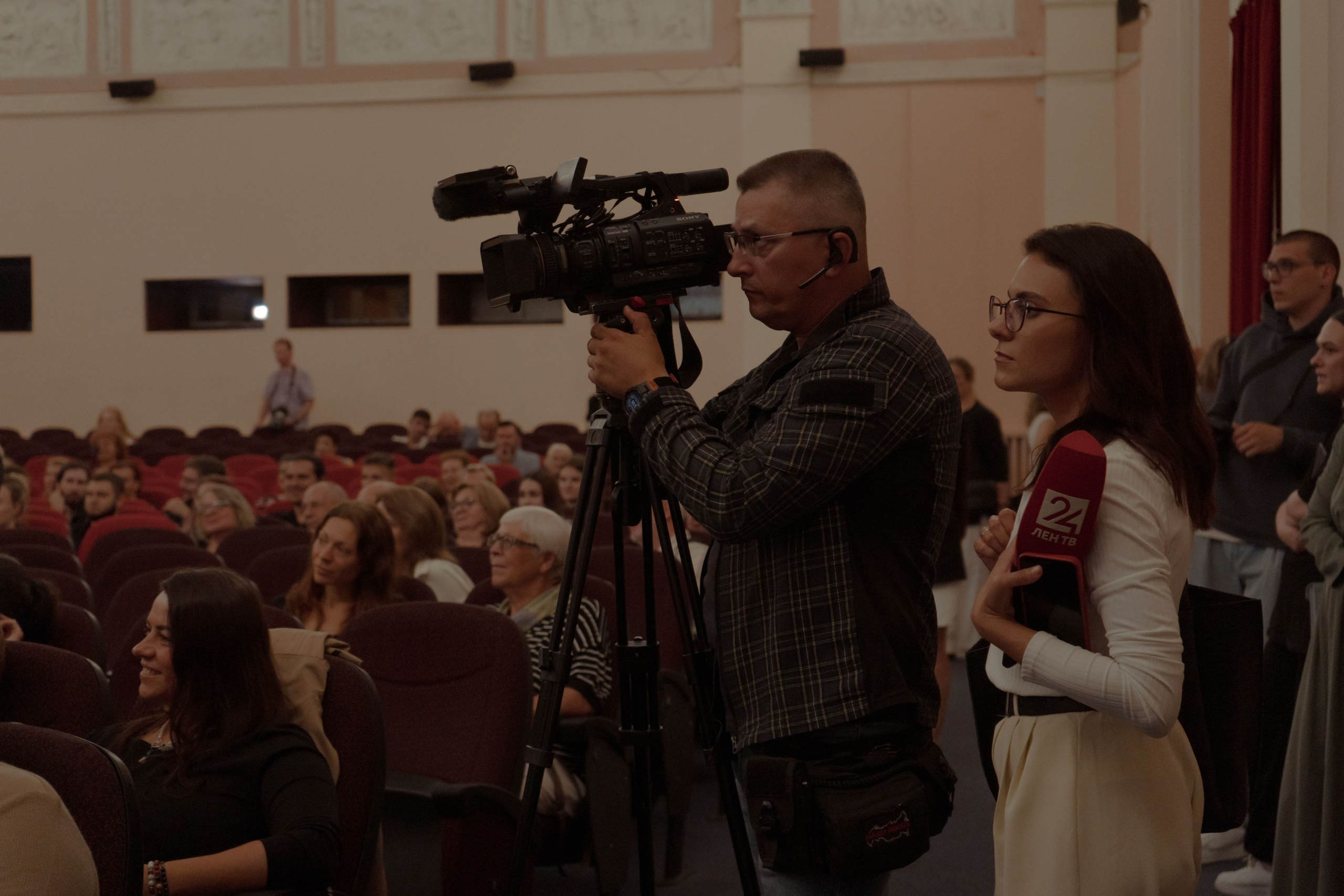 Премьера фильма «На стыке жанров». Юля Мурашова портретный и документальный фотограф