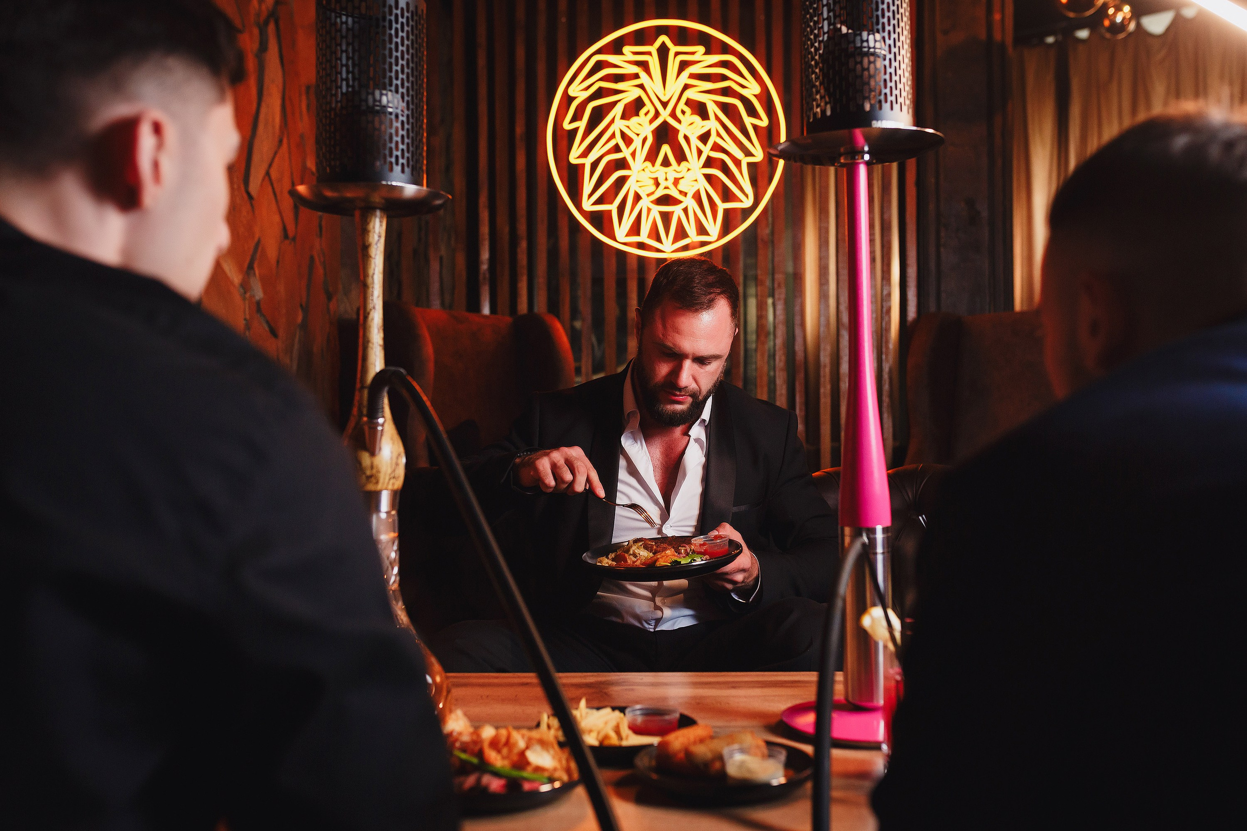 ЗАВЕДЕНИЯ. Roman Photo