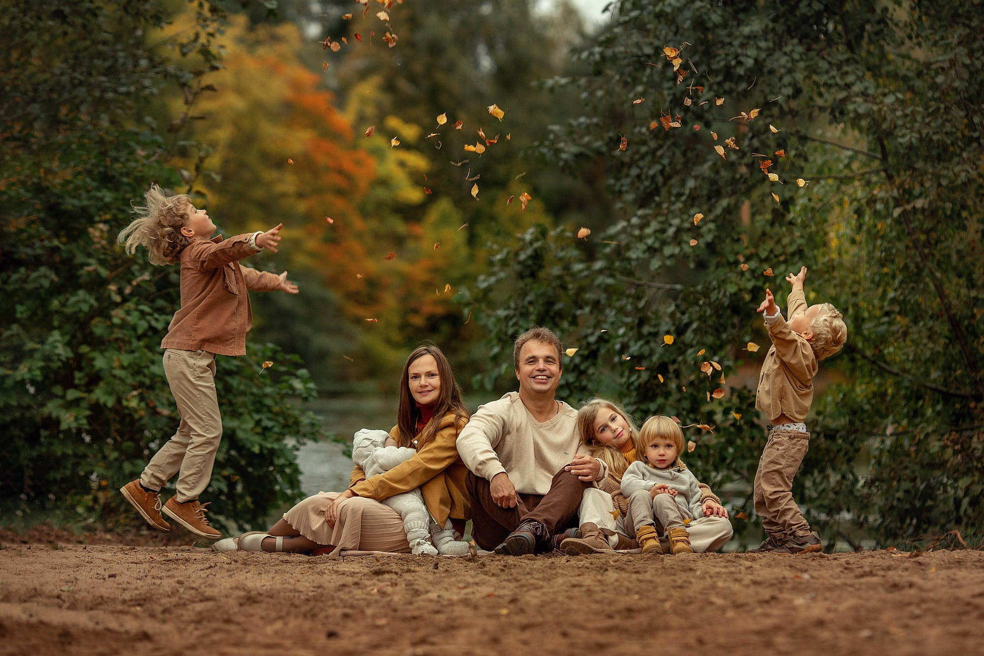 Большая семья в осеннем парке! Это весело!. Tatyana Nadezhdina Family photographer