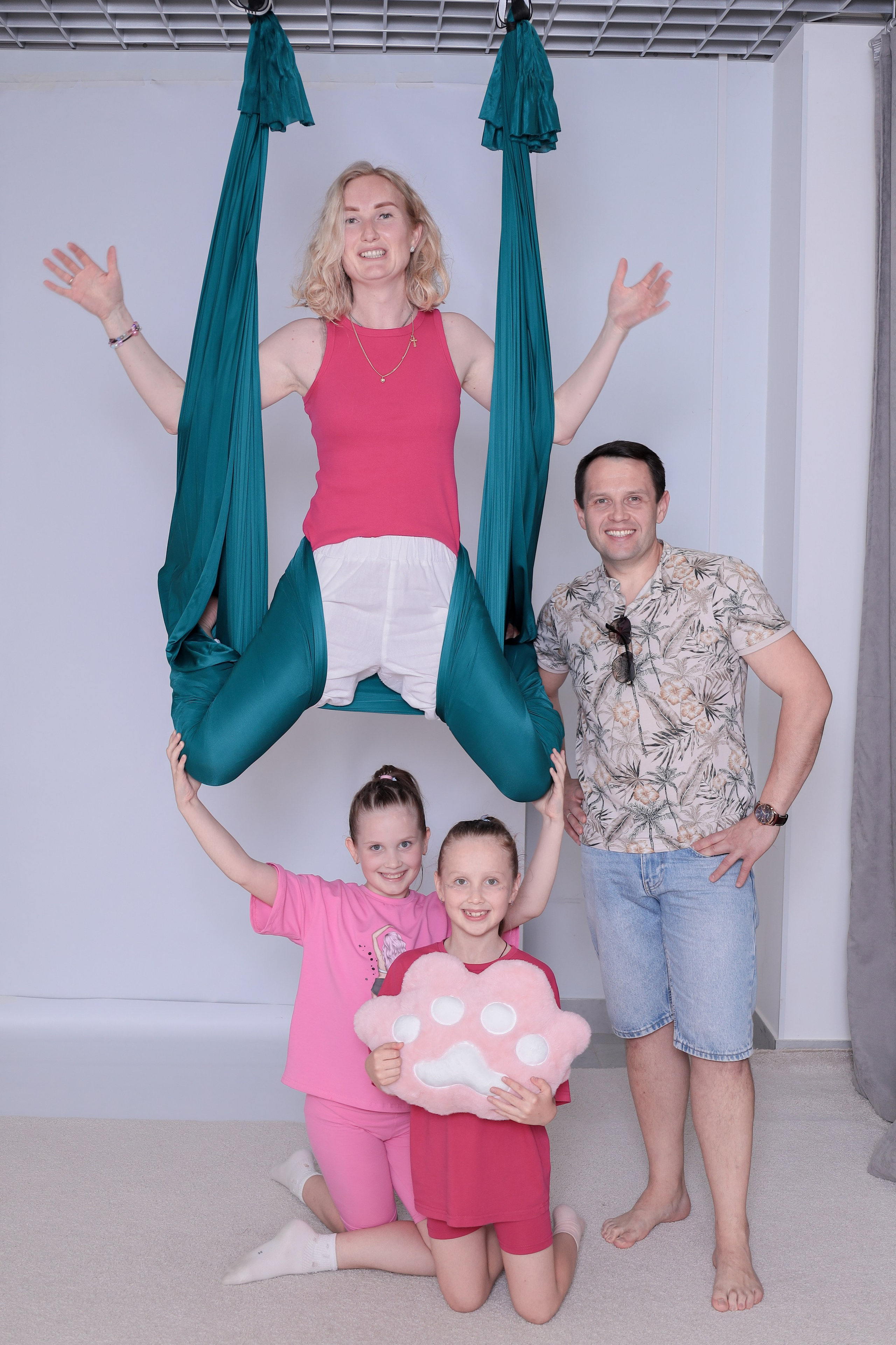 Детская аэройога. Фотограф Надршина Лилия