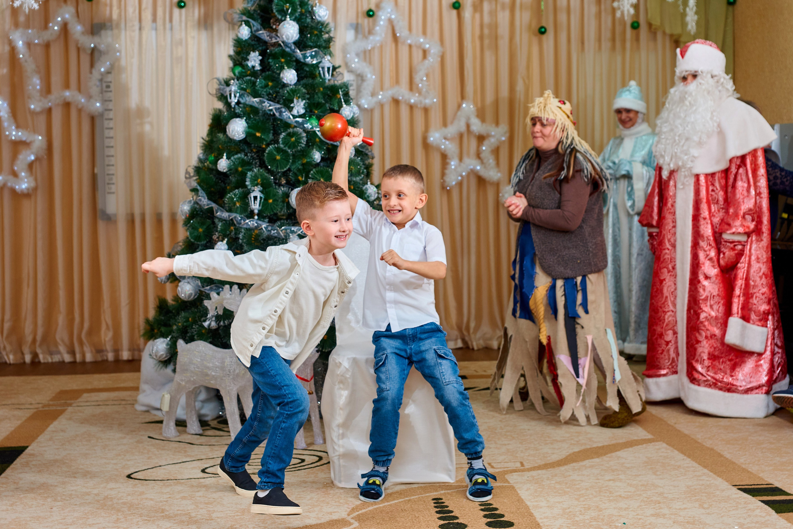 Новогодние утренники. Childrenfoto.ru