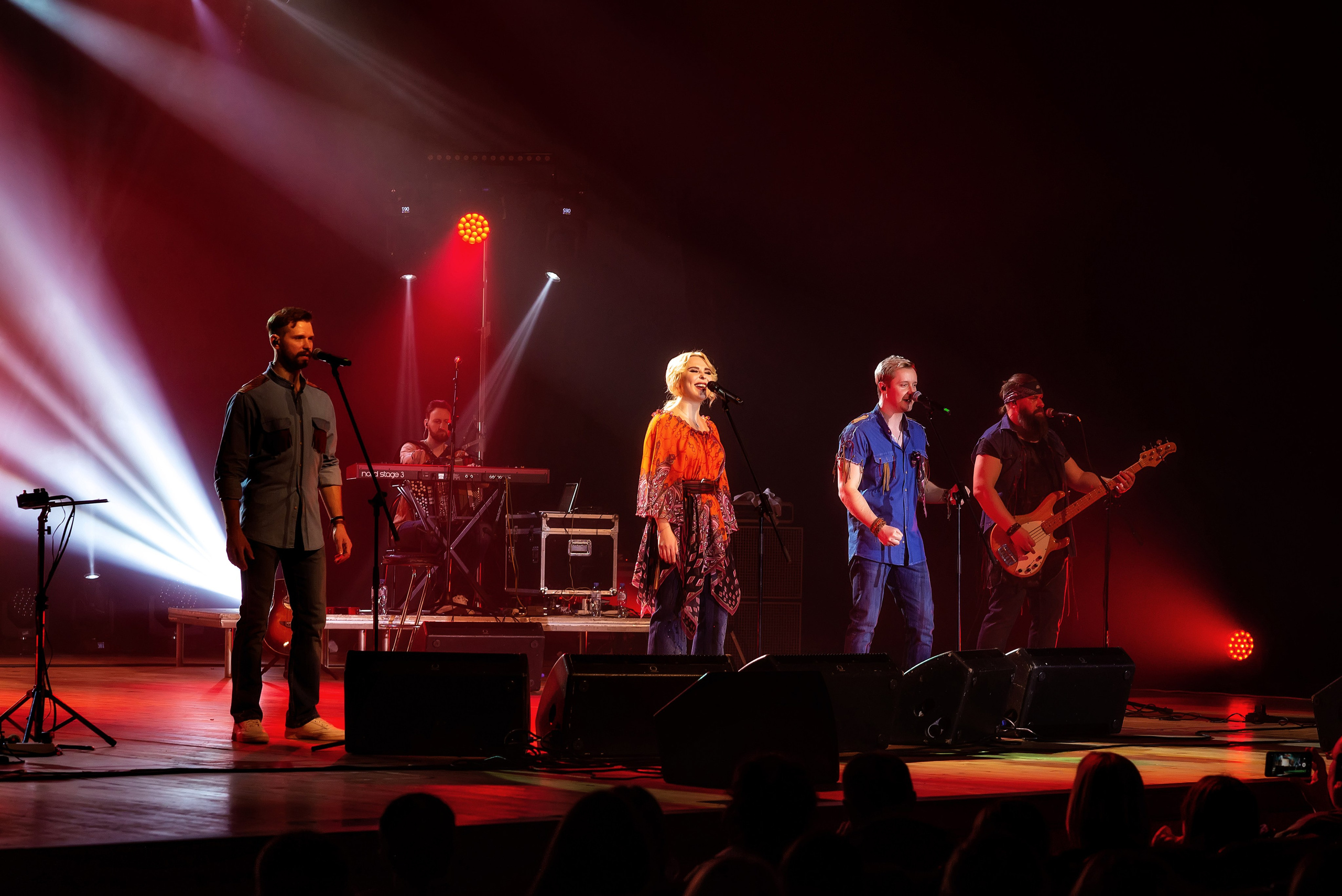 Концерт Пелагеи. Школьный, фэшн фотограф в Тюмени и в России Ирина Королева