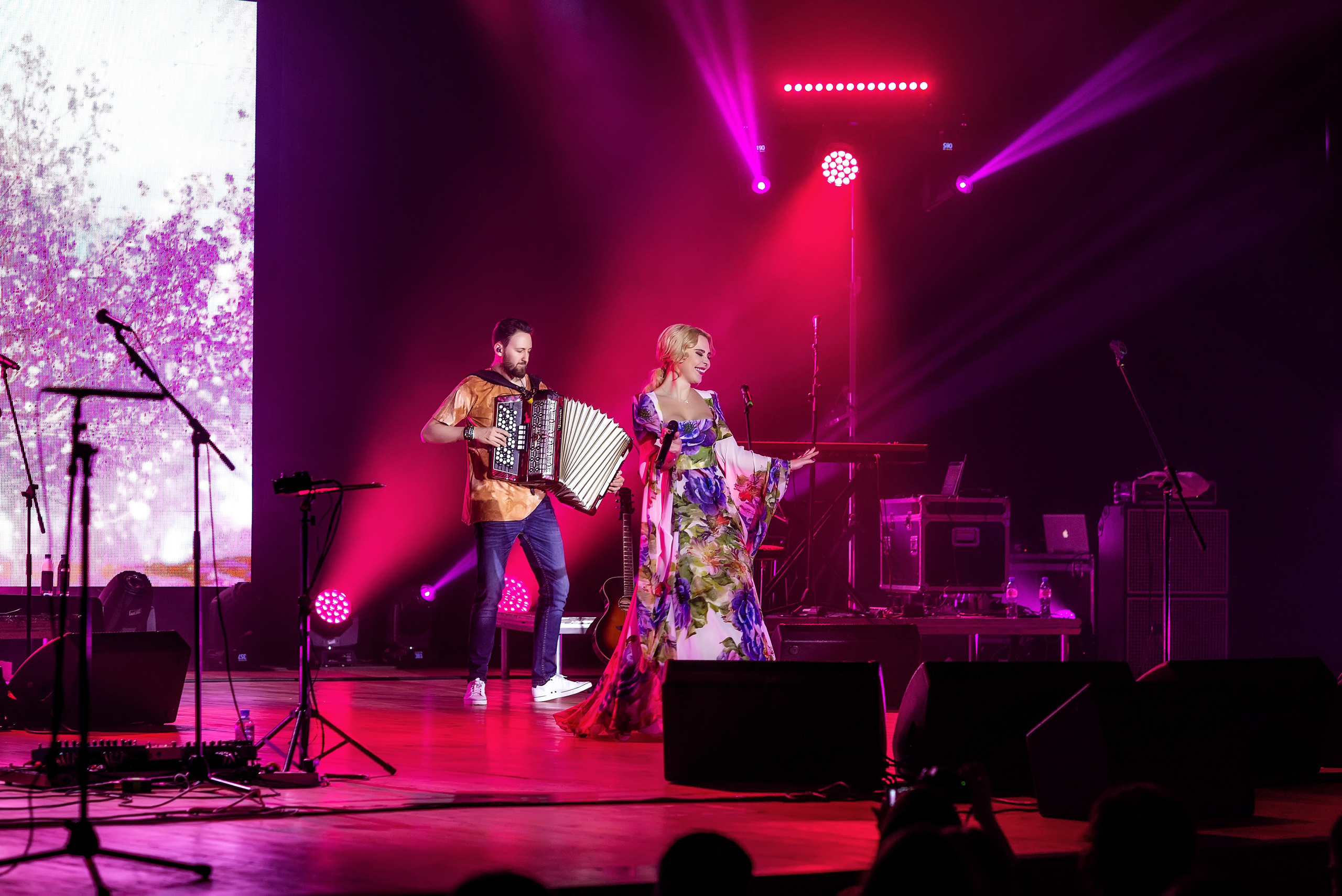 Концерт Пелагеи. Школьный, фэшн фотограф в Тюмени и в России Ирина Королева