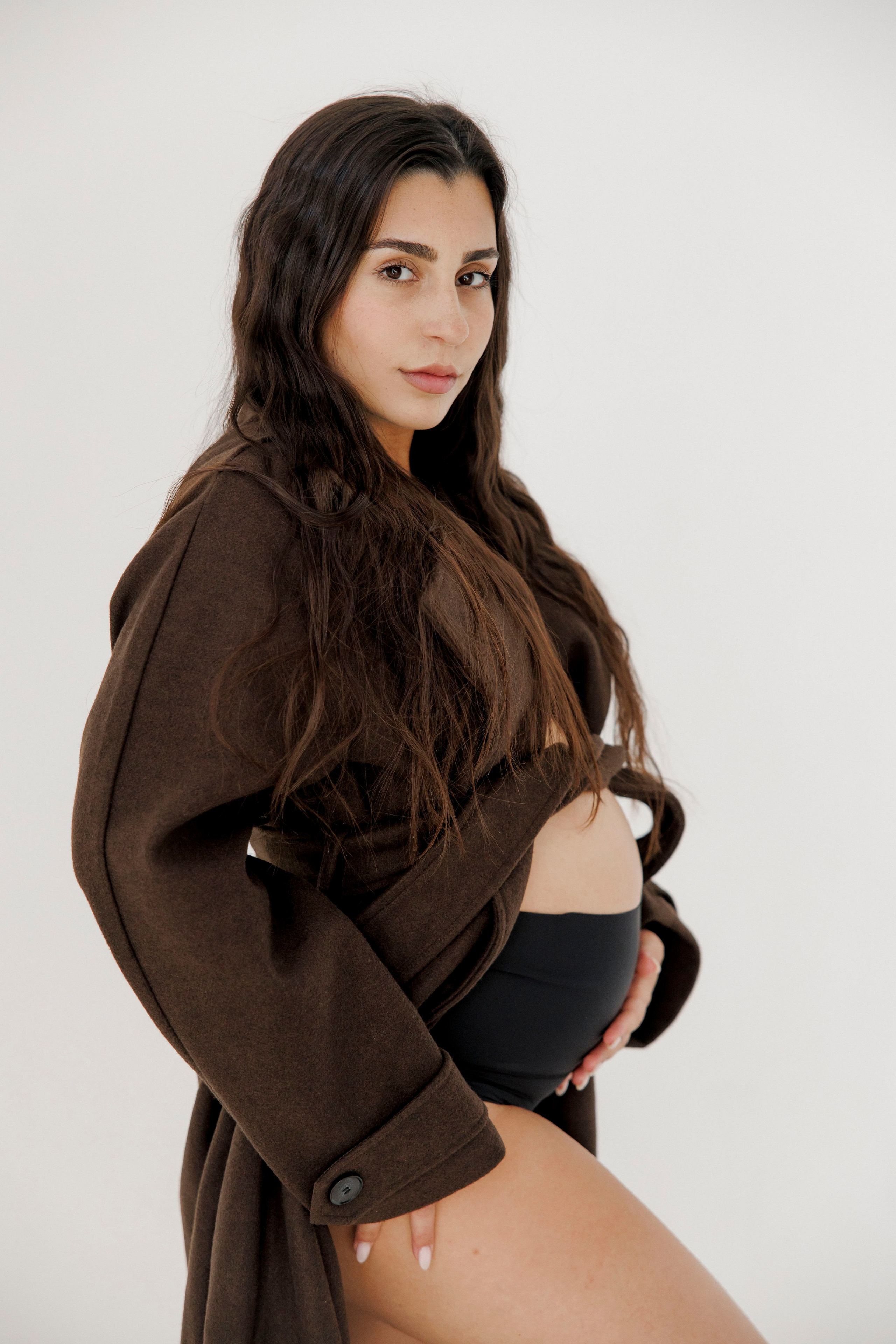 Pregnancy photoshoot inside the Grey Studio. Главная