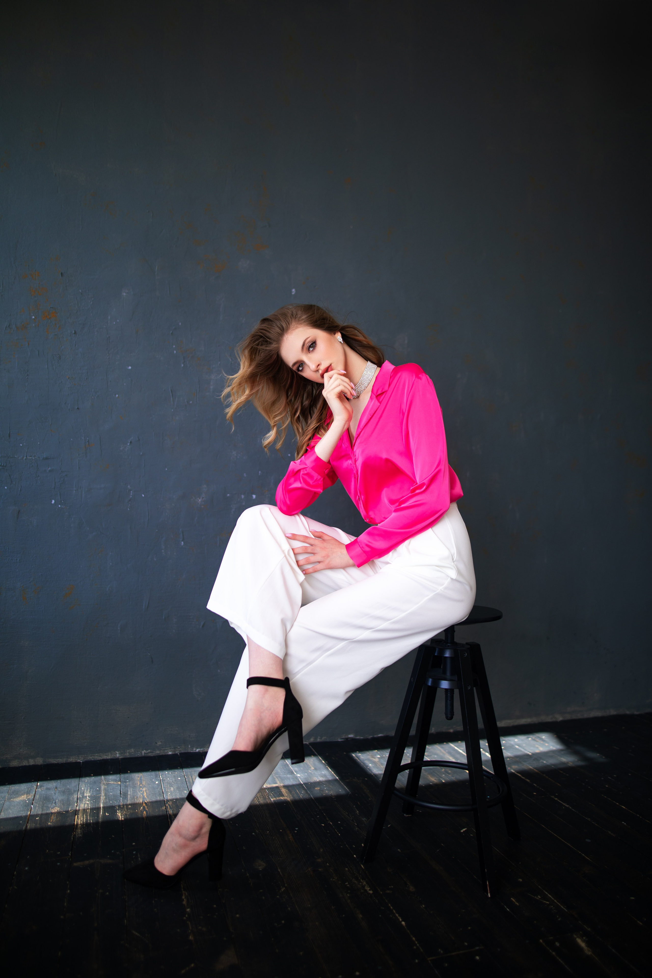 Съемка с Ксенией в студии с минимальным интерьером в формате для «себя»