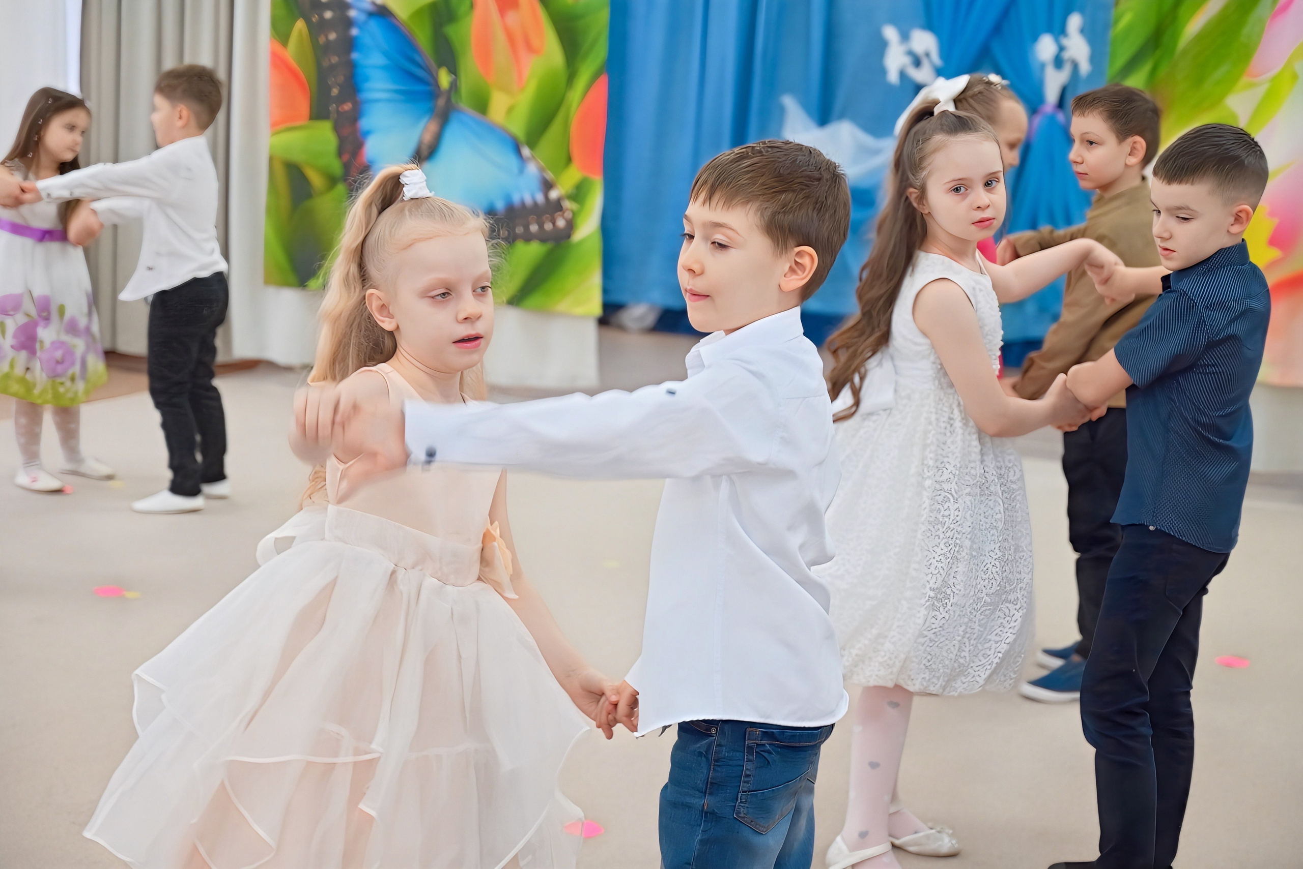 Праздник в группе Цветик семицветик. Семейный и детский фотограф Москва