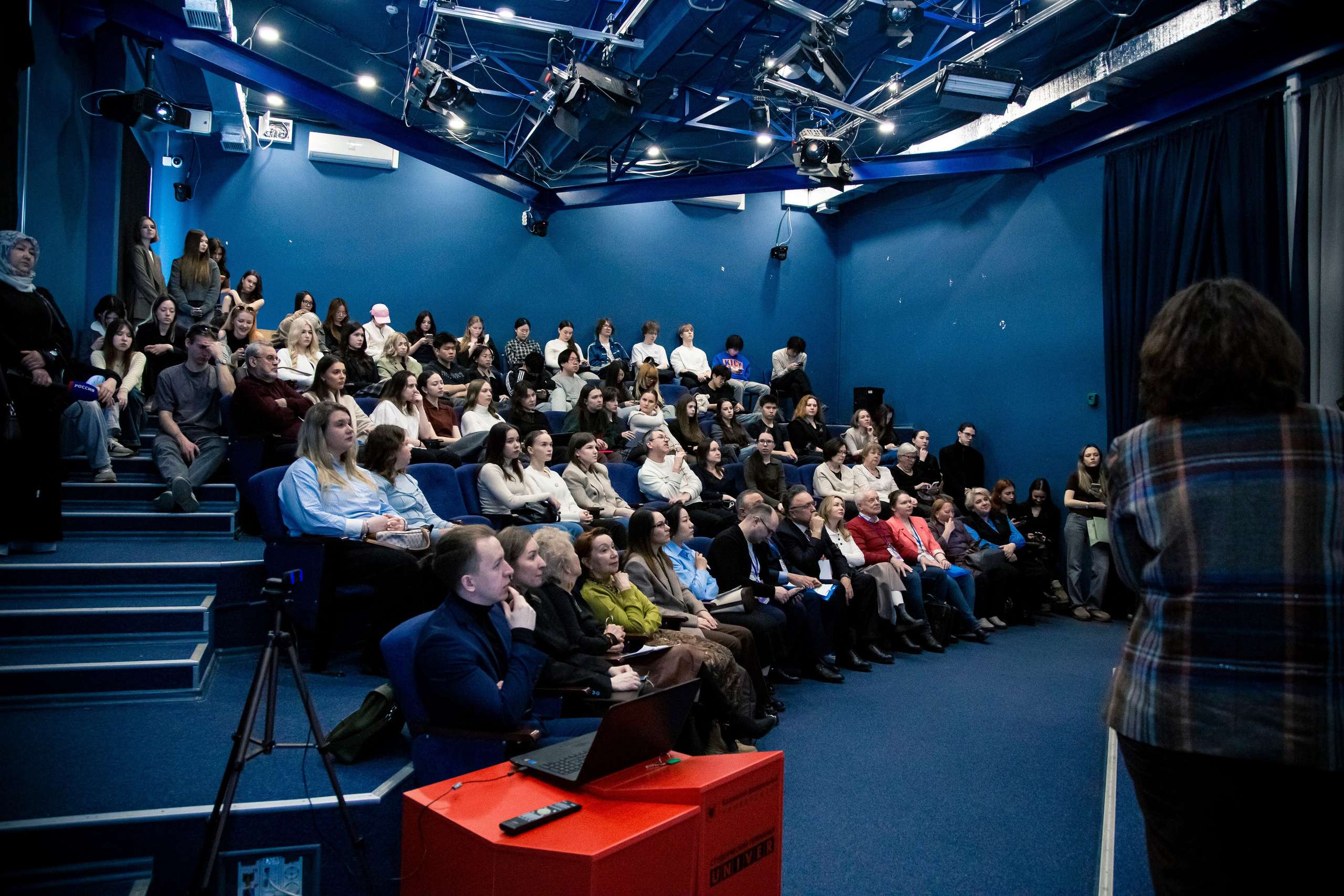 «Человек и цифровое пространство». Репортажный и портретный фотограф Казань / Горячих Полина