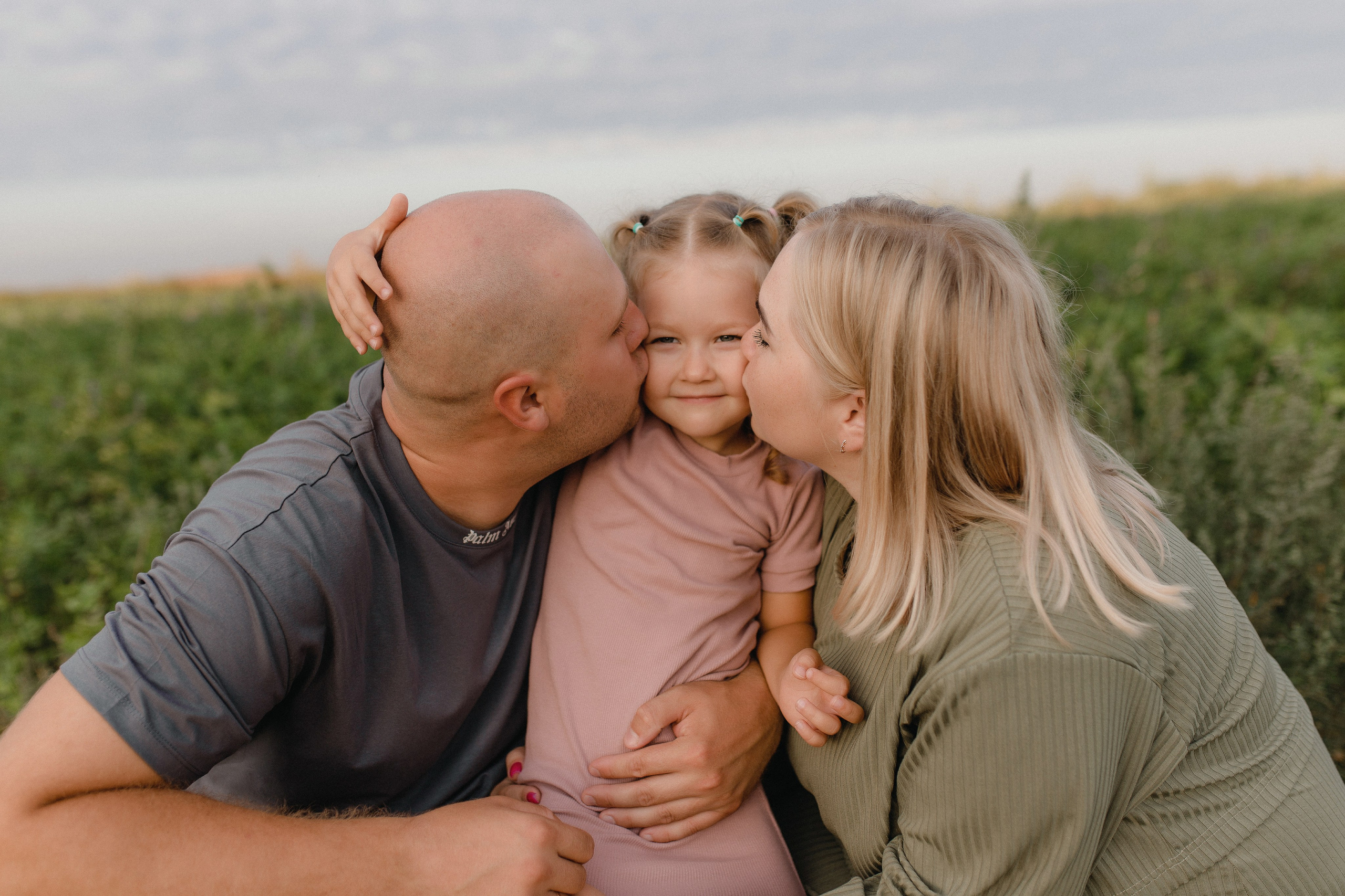 Аня, Вадим и Ева. Главная