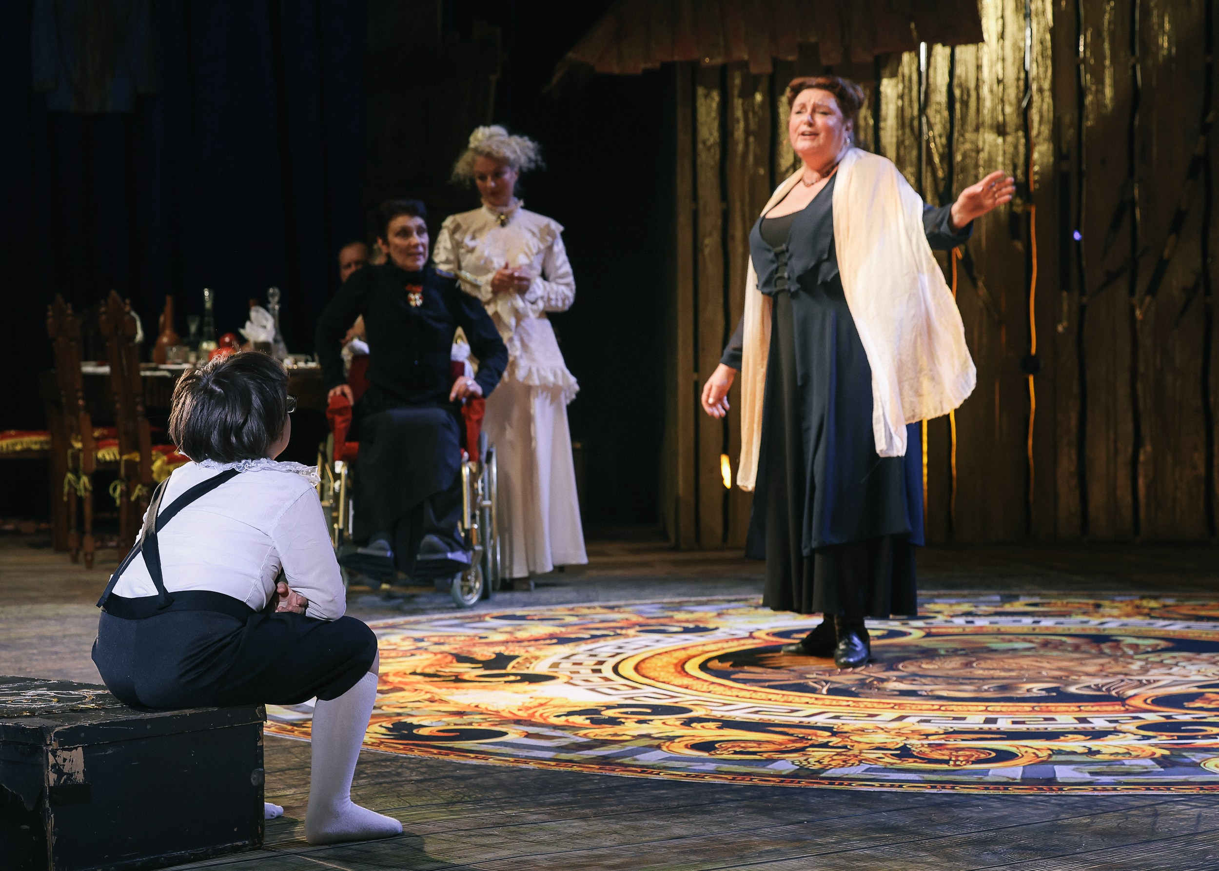 Весёлая женщина. Театр Эрмитаж. Репортажный, архитектурный, театральный и файн-арт фотограф Лена Мельникова в Москве