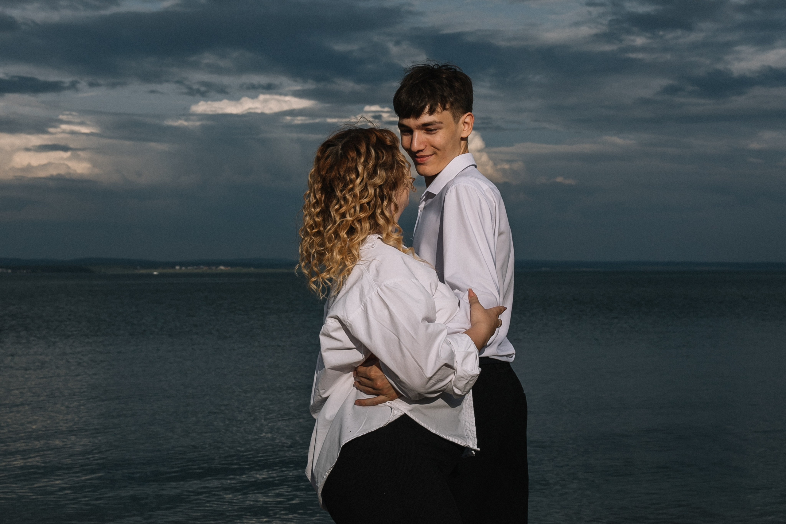 LOVE story для Лизы и Дениса. Фотограф в Иркутске Анастасия Кись. Студийная фотосессия беременности в тканях Иркутск. Семейная фотосессия, ПОРТРЕТ «ПОКОЛЕНИЕ»