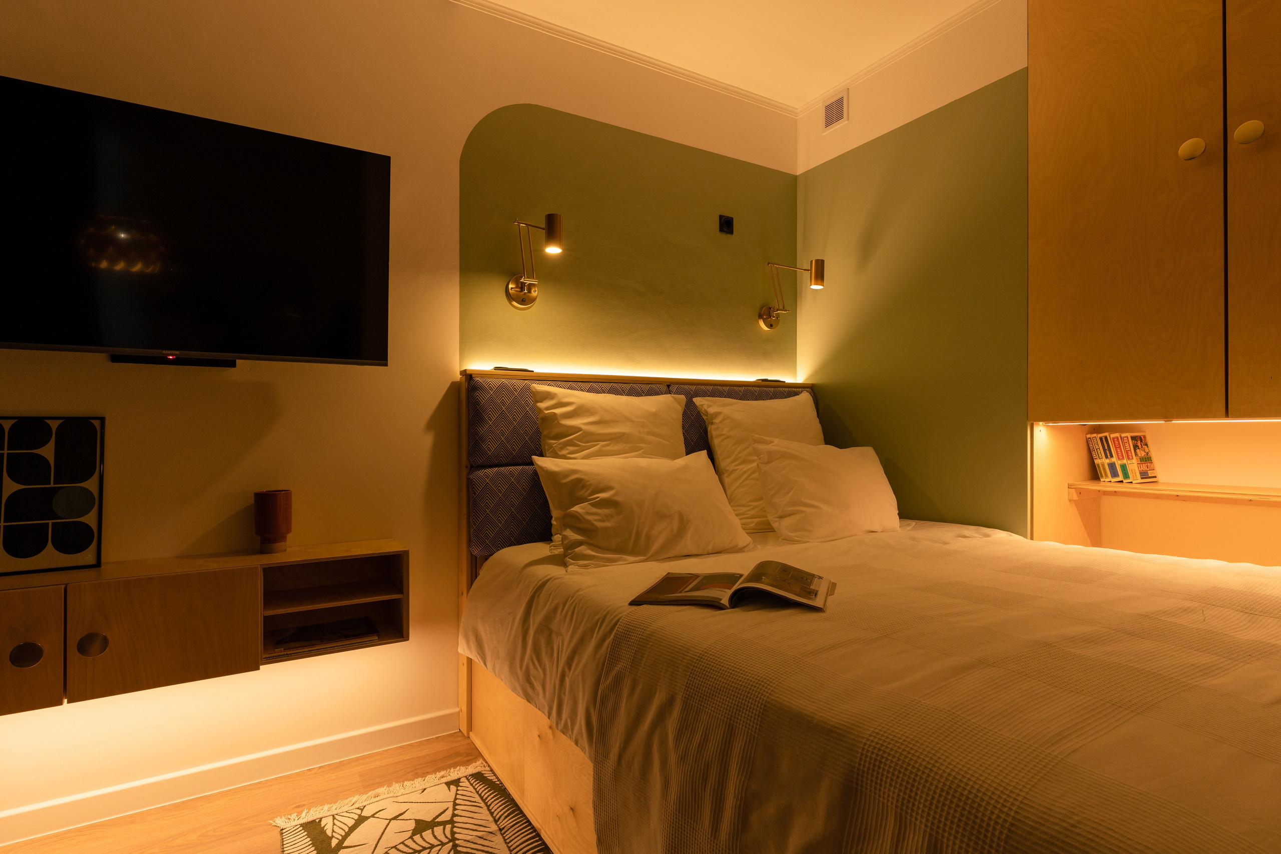 Фотосъемка квартиры-студии для посуточной аренды. Интерьерный и архитектурный фотограф в Москве Панова Ольга