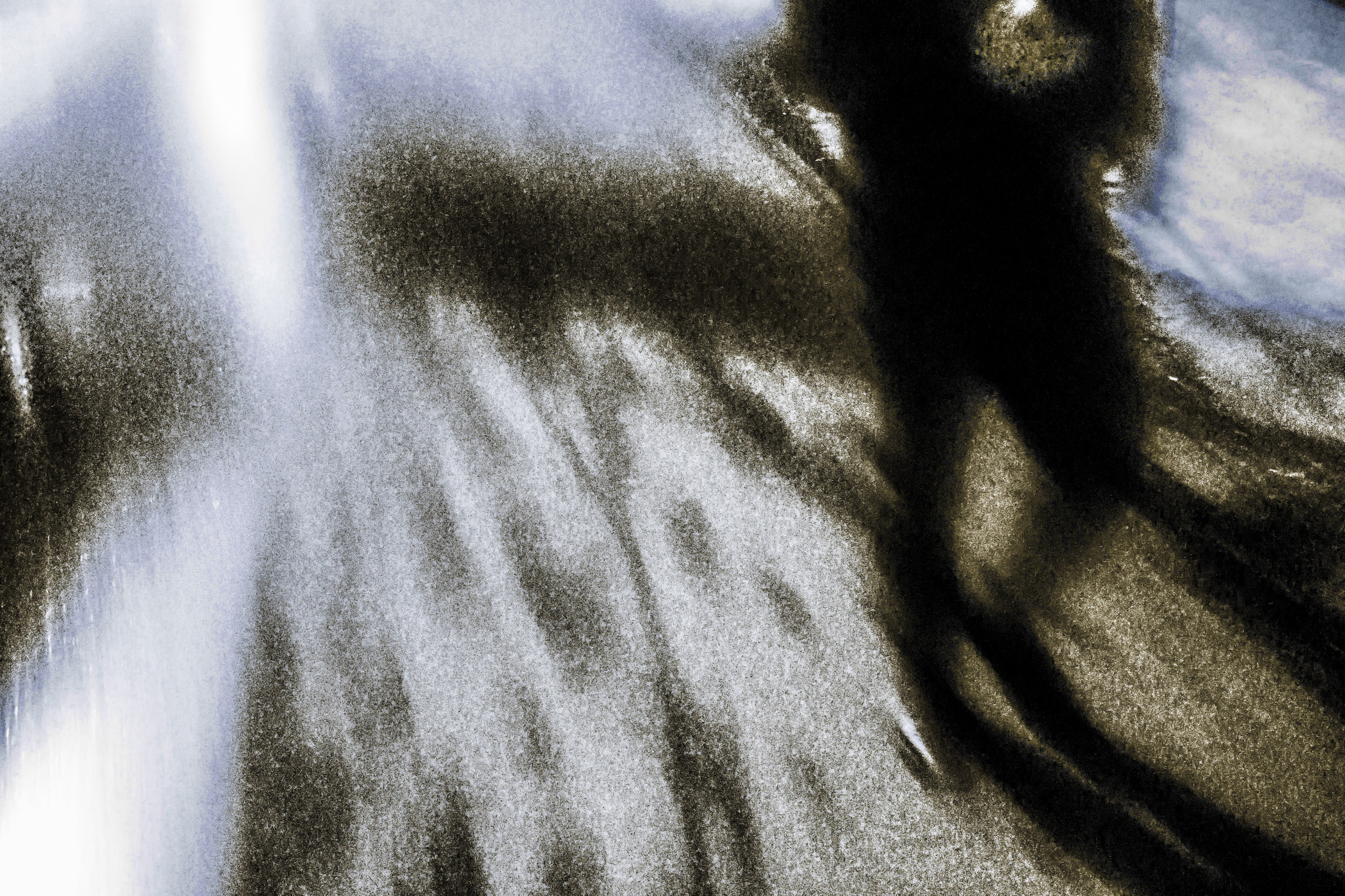 Тёмная эстетика в фотографии: кадр из проекта Угасание — экспериментальная съёмка, визуализация внутреннего угасания