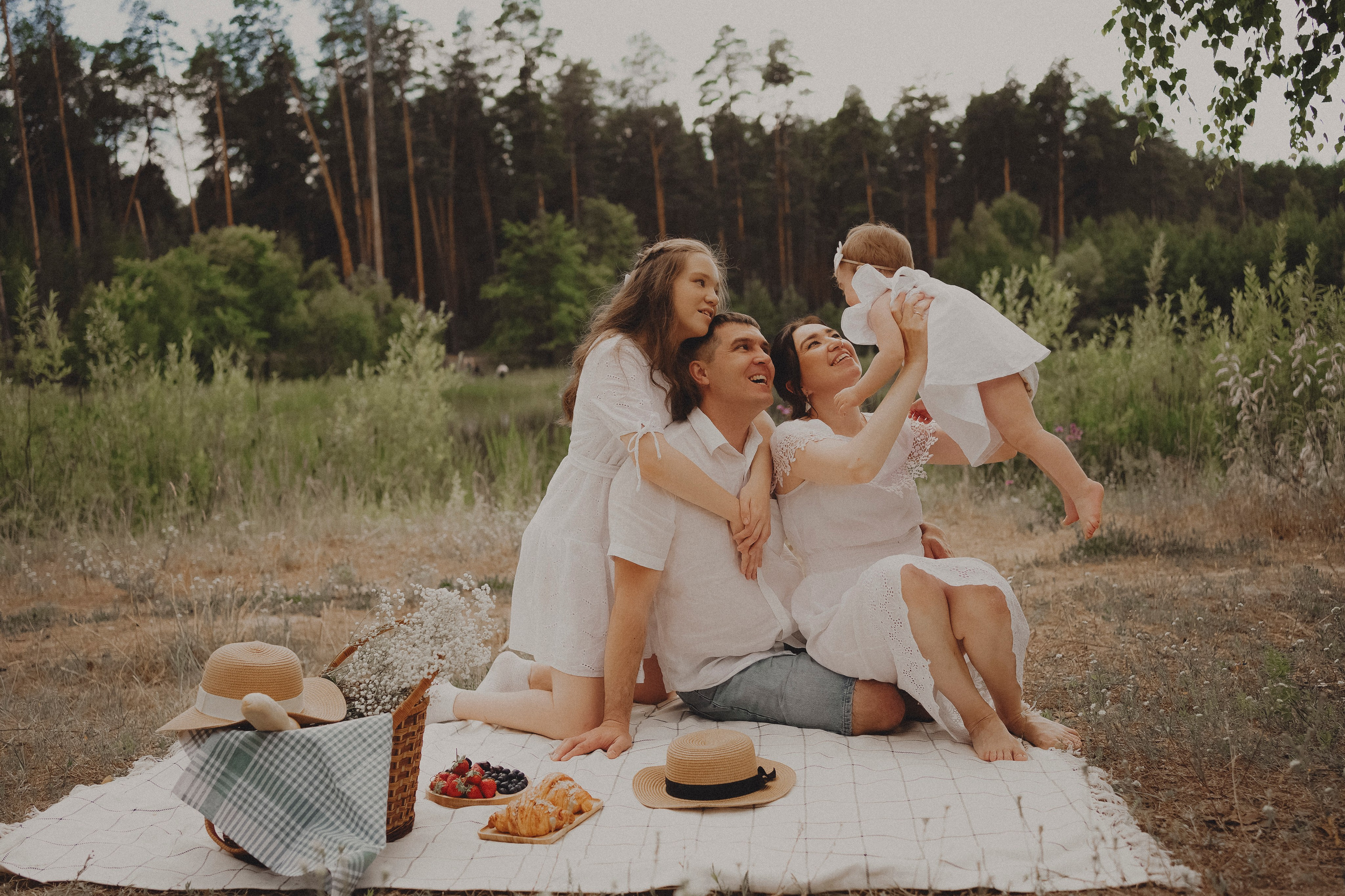 Семейная фотосессия по случаю годика маленькой Зайнаб. Фотограф Анна Кузнецова | Казань | Красная Поляна, Сириус, Сочи