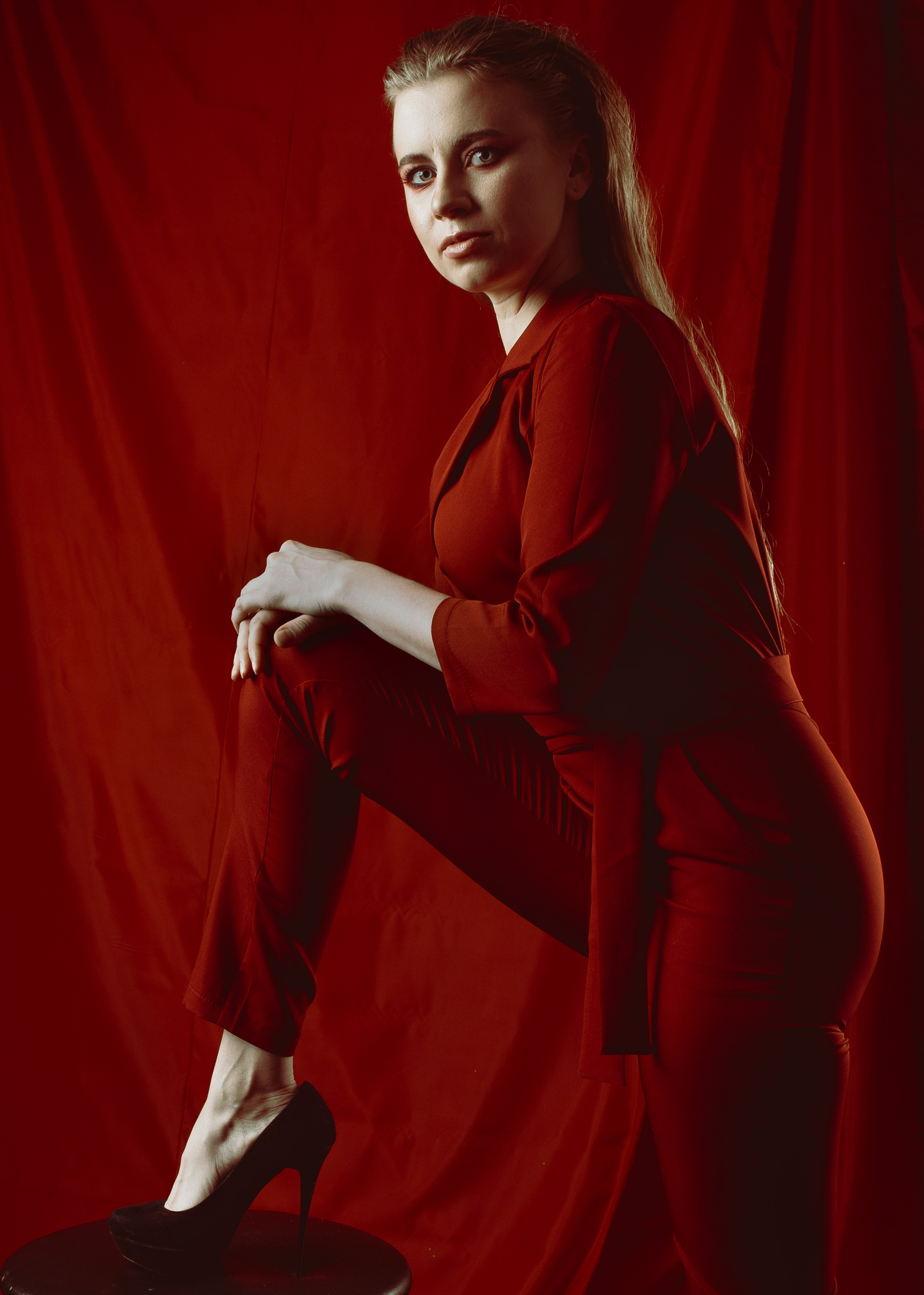 Фотосессия в красном для Дарьи