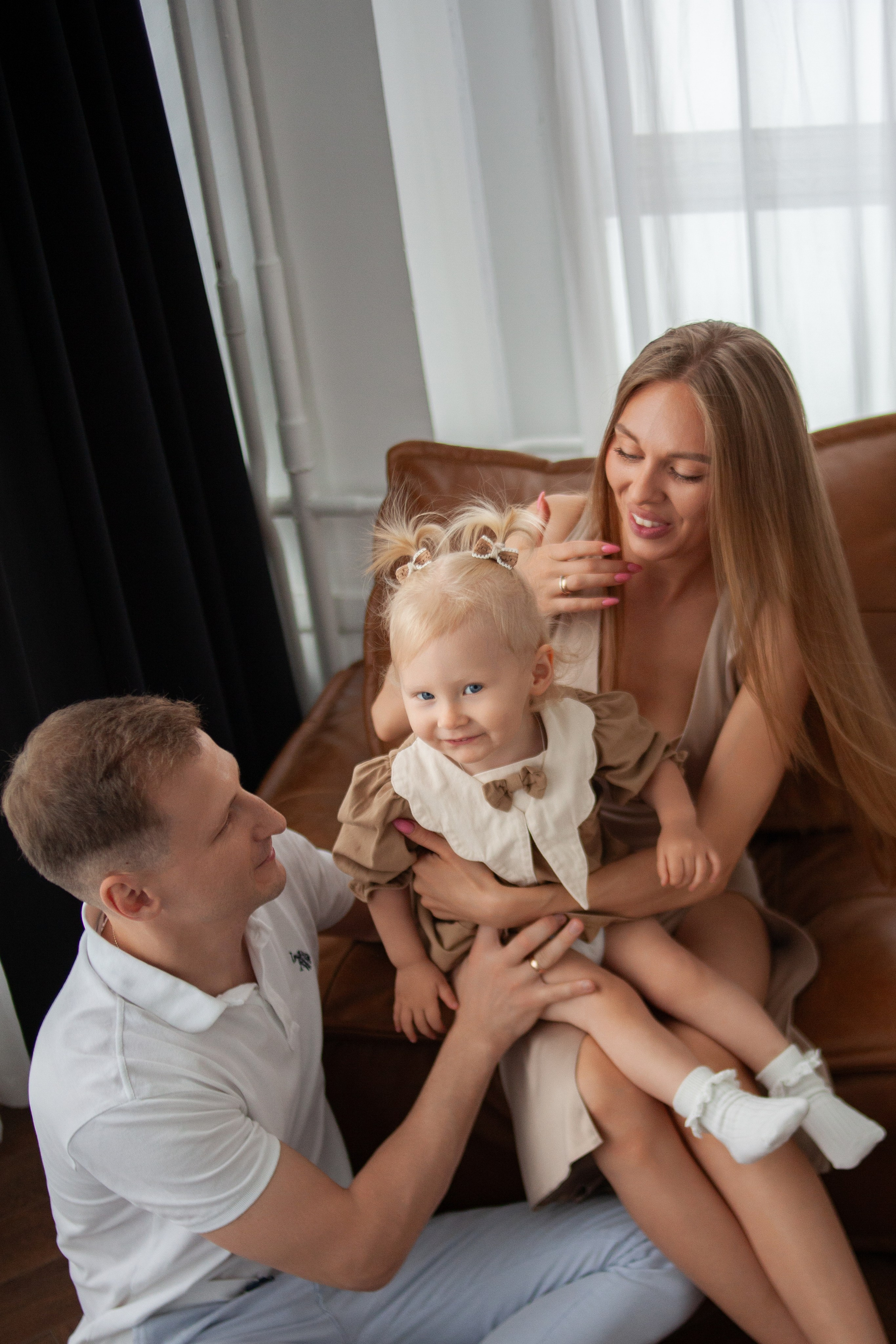 Варя и родители. Семейный фотограф Гульцовская Екатерина