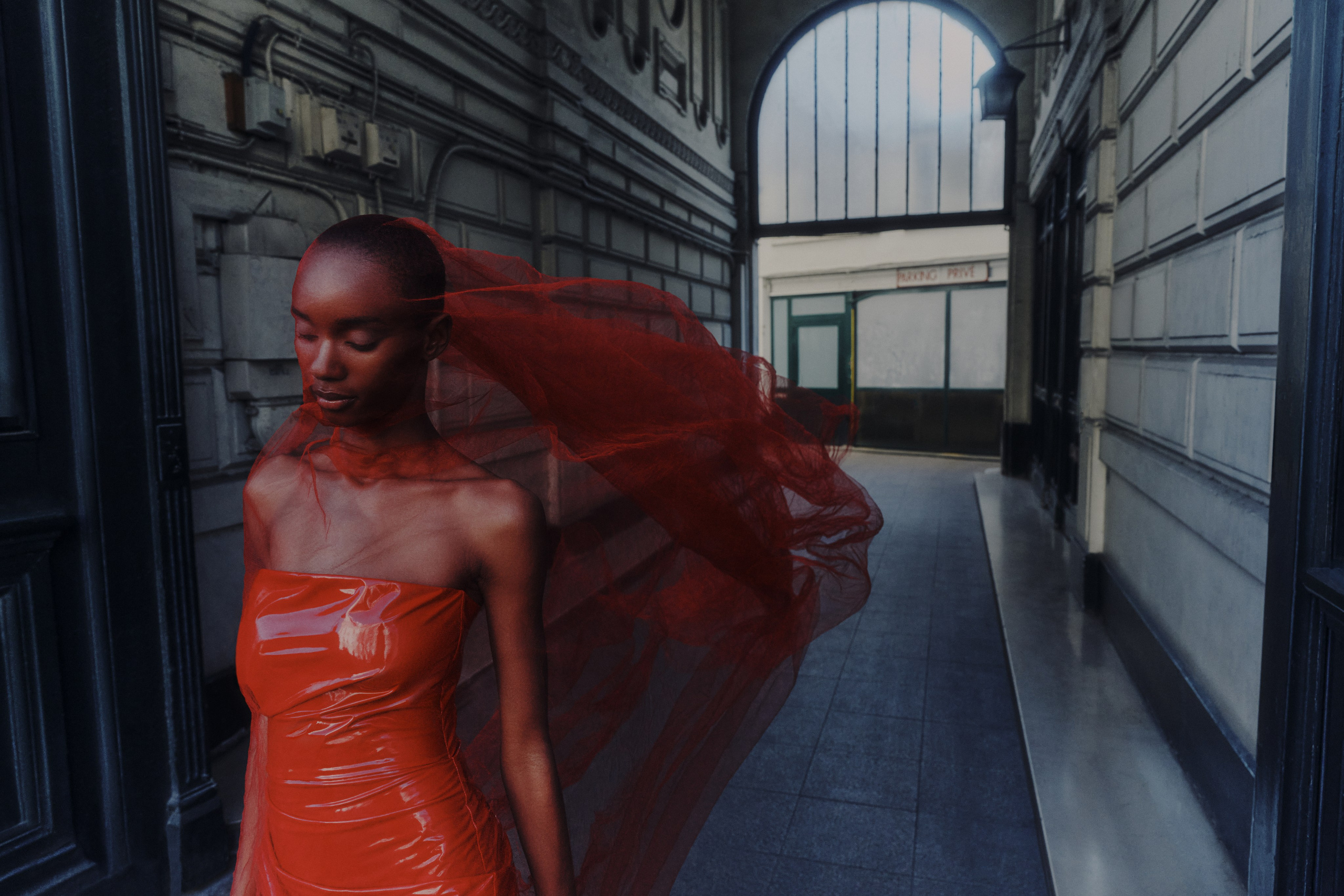 The YUNG magazine. Retoucher