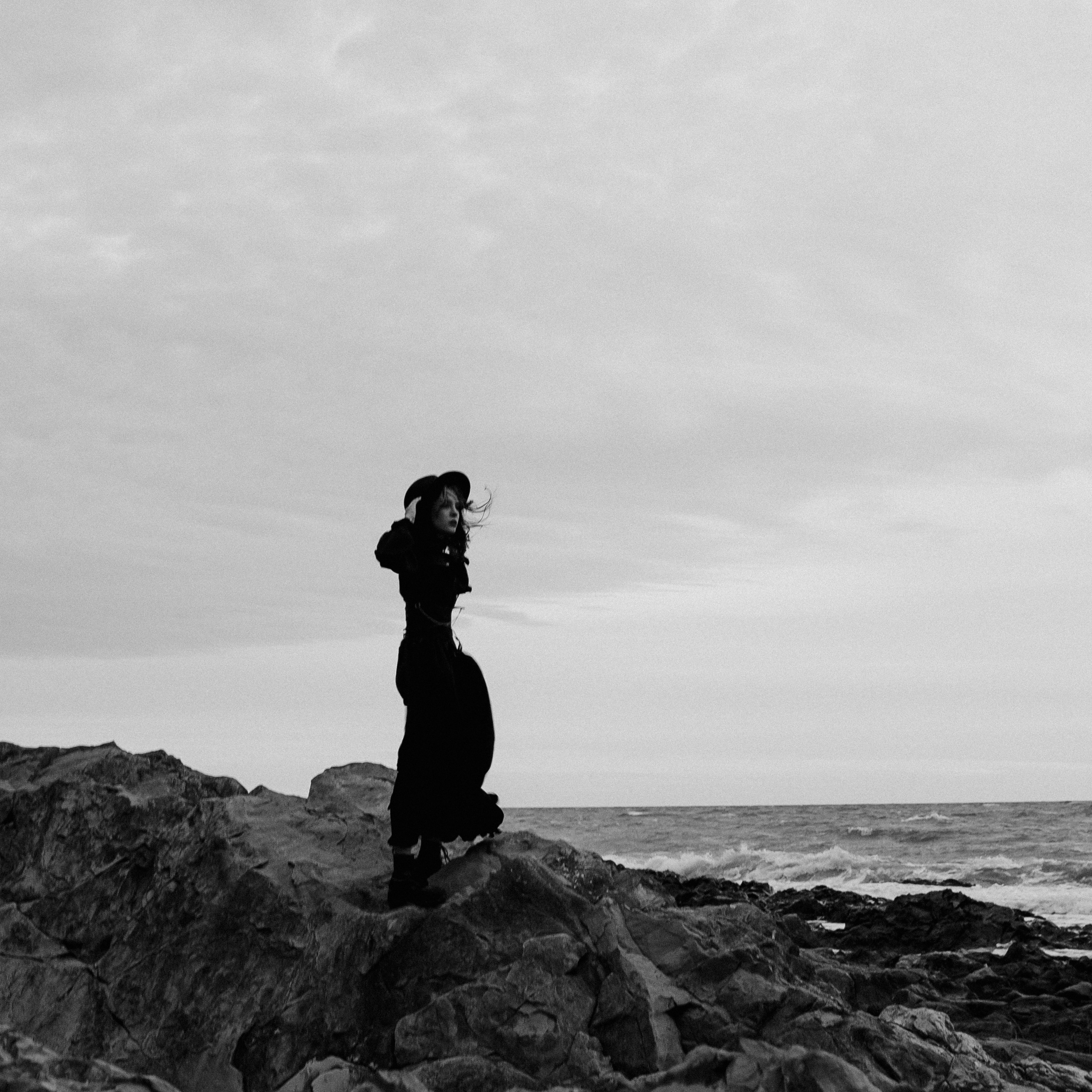 Съёмка у моря с оленьими рогами