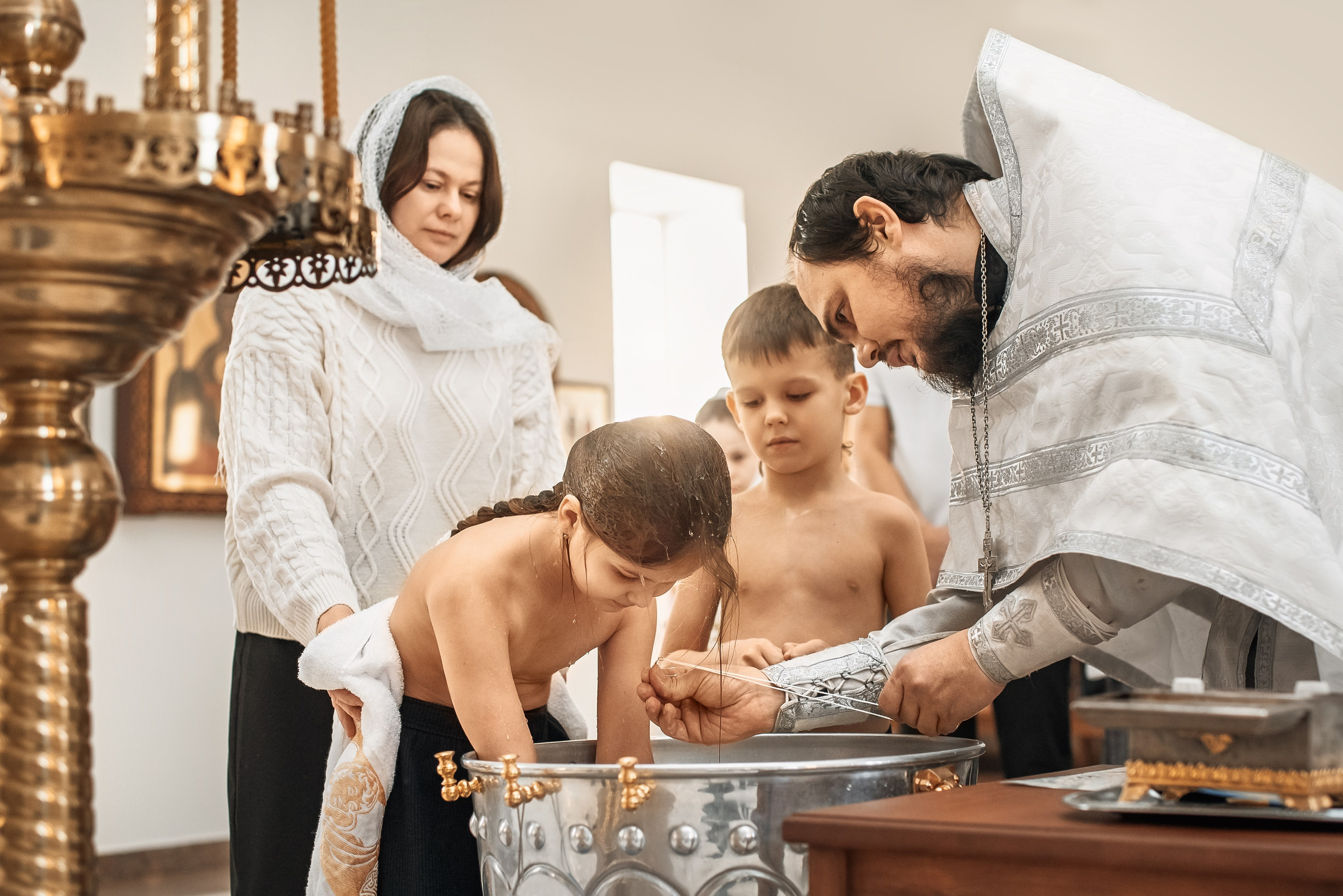 Крещение в храме Благовещения Пресвятой Богородицы. Церковный фотограф на Таинство Крещения и Венчания в Оренбурге и Оренбургской области Екатерина Белкина