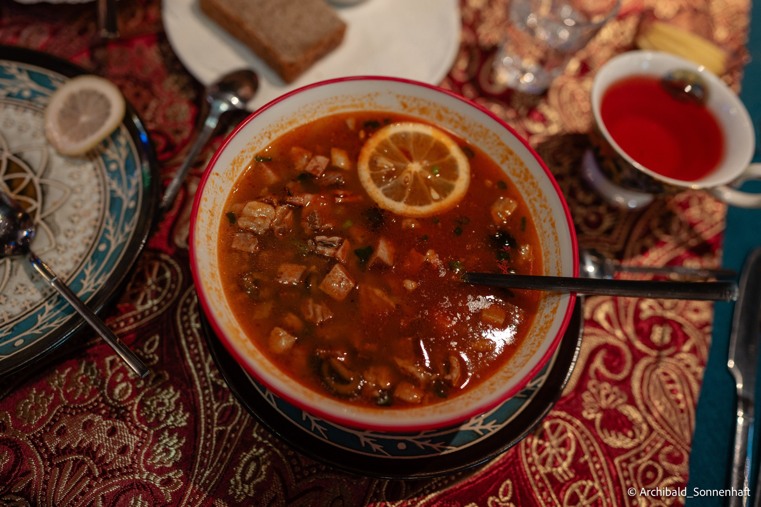 Walking in GZ, sunday. Photographer in Guangzhou, China. Archibald Sonnenhaft