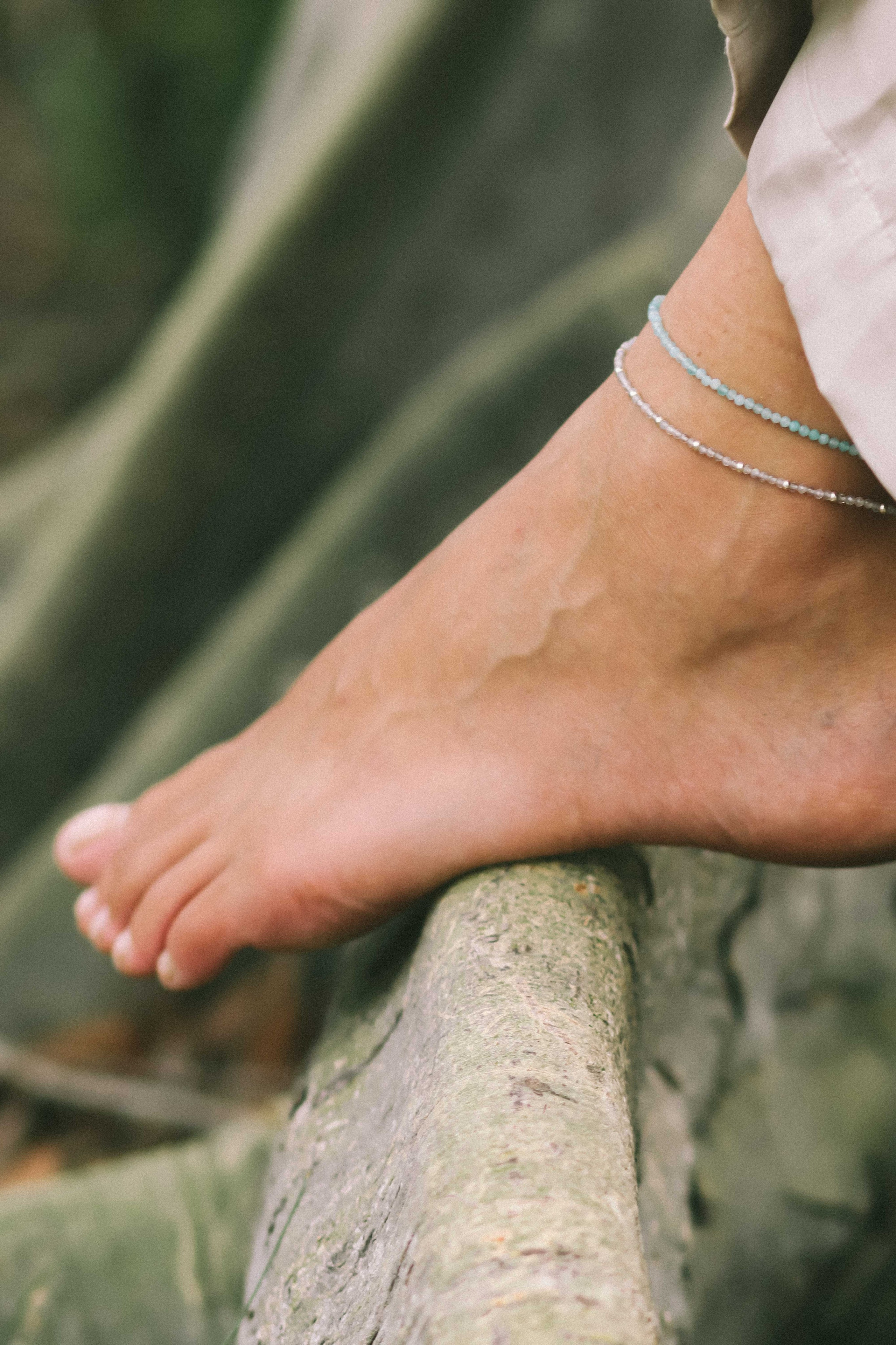 Коллекция украшения из натуральных камней. Фотограф на Шри-Ланке