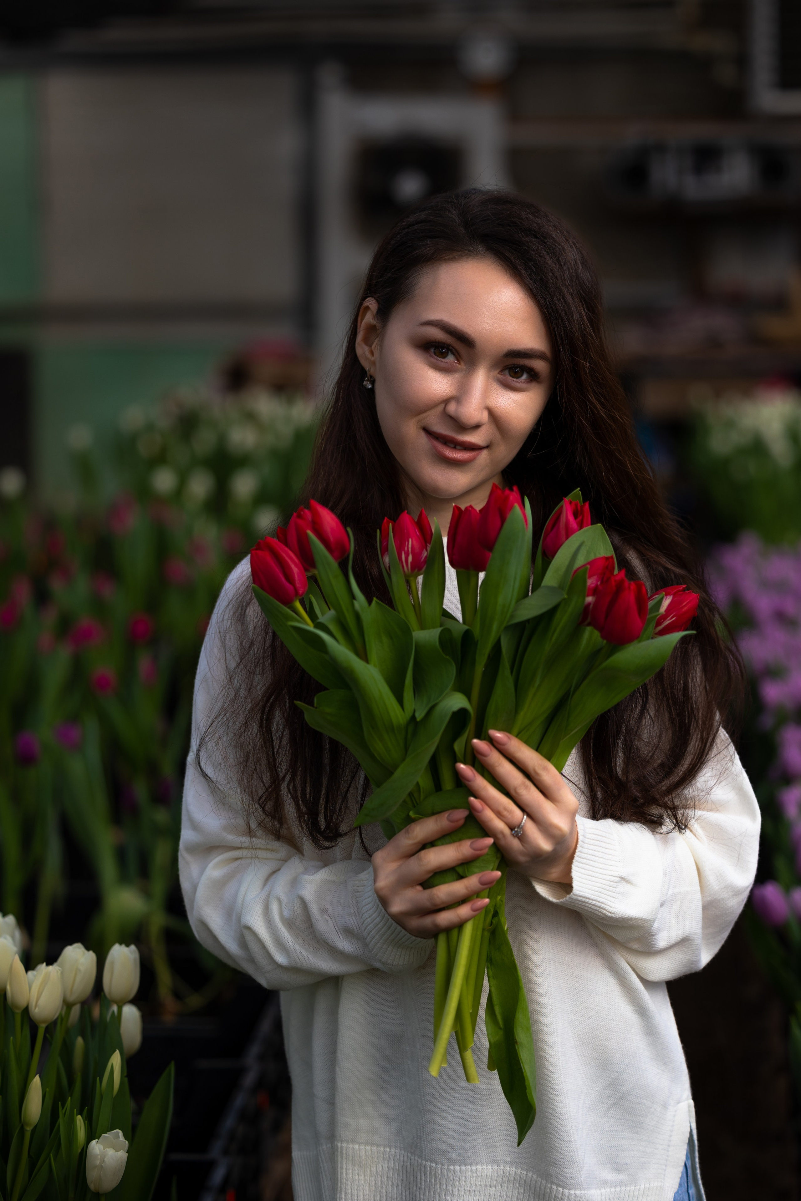 Фотосессия в теплице с тюльпанами