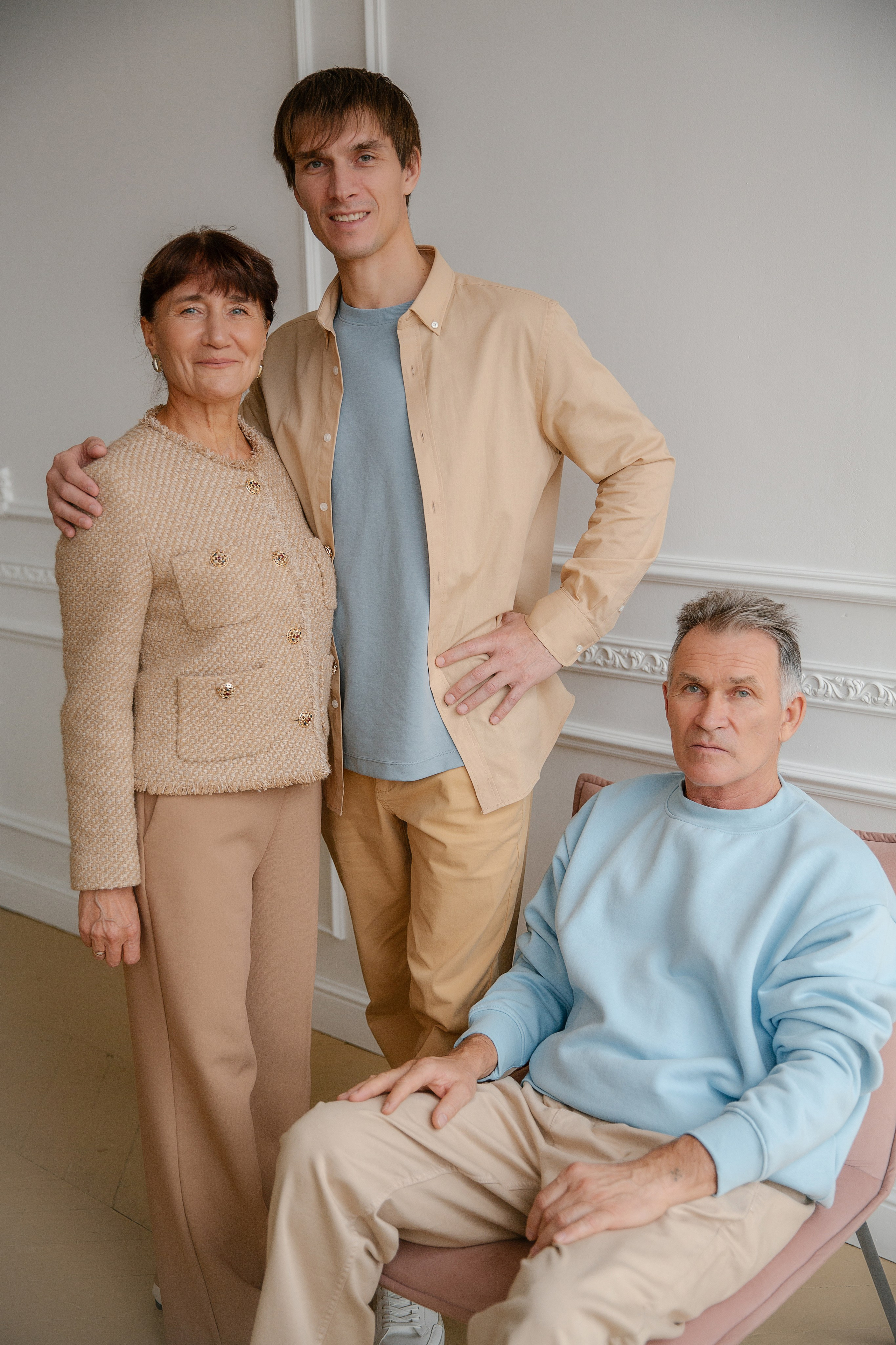 Фотосессия большой семьи в студии