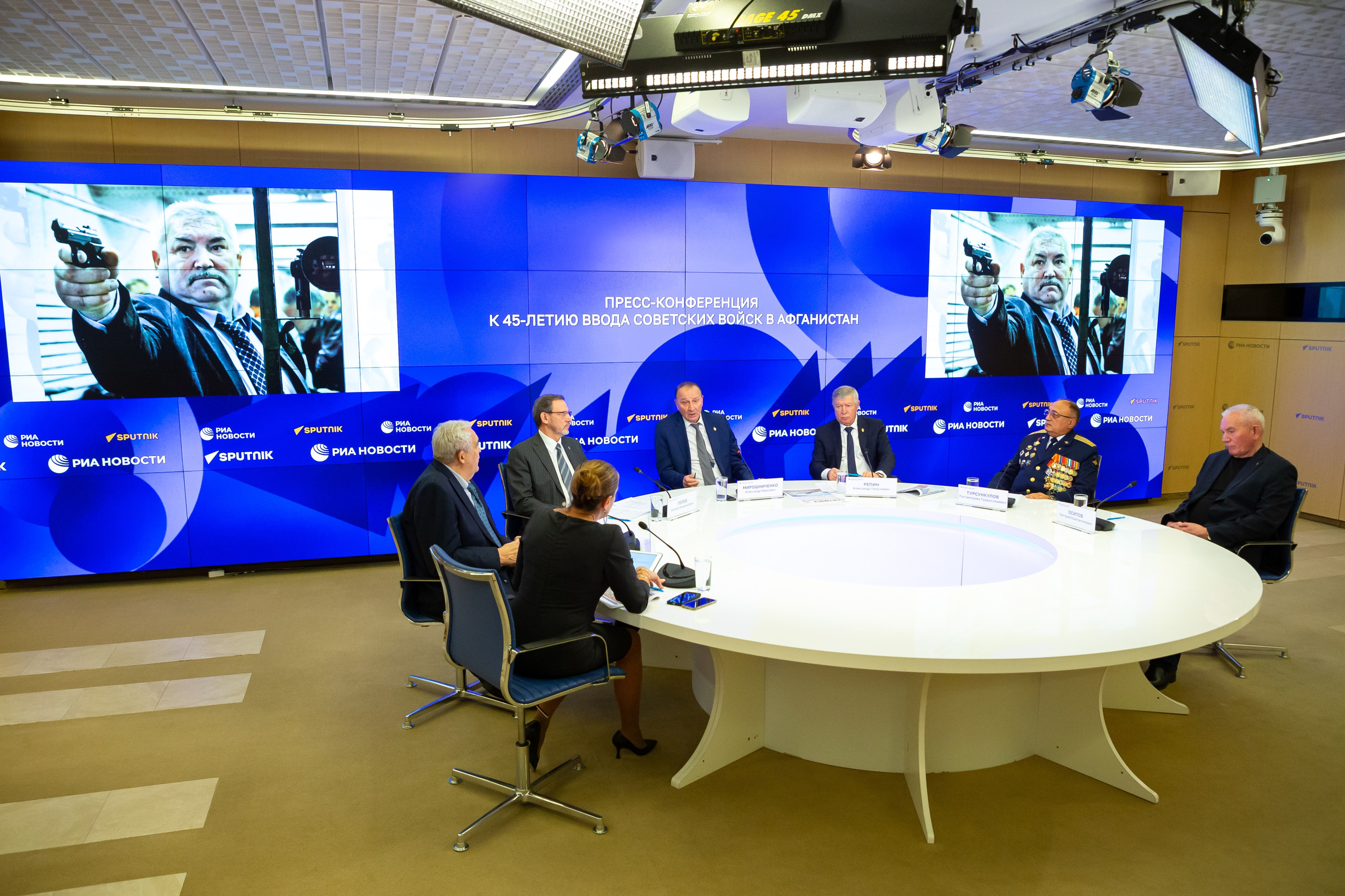 РИА НОВОСТИ. Газета «Спецназ России». Пресс-конференция к 45-летию ввода советских войск в Афганистан. Фотостудия в Москве LUXARTPHOTO