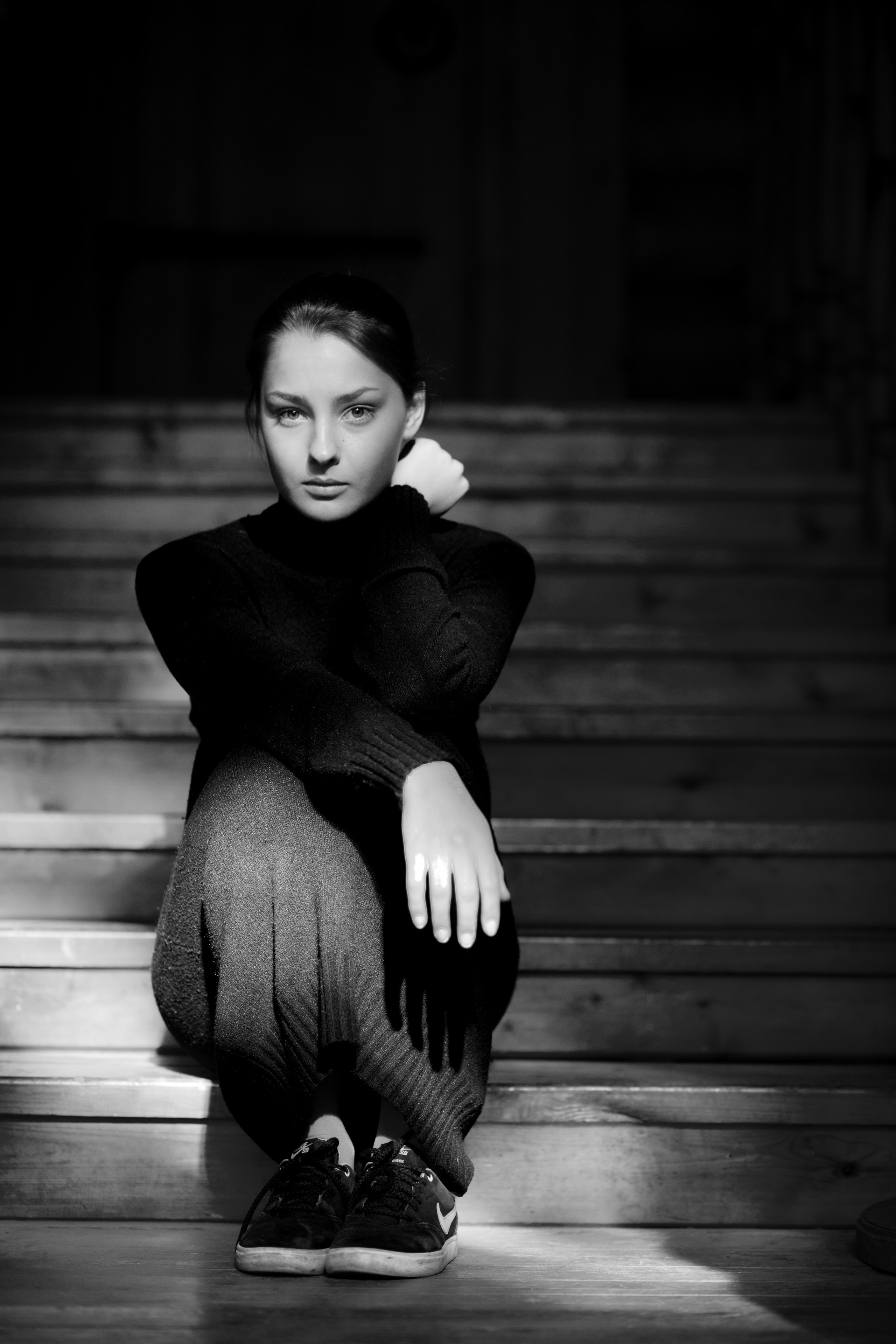 Фотосессия девочки подростка в Коломенском в темном ключе. Главная